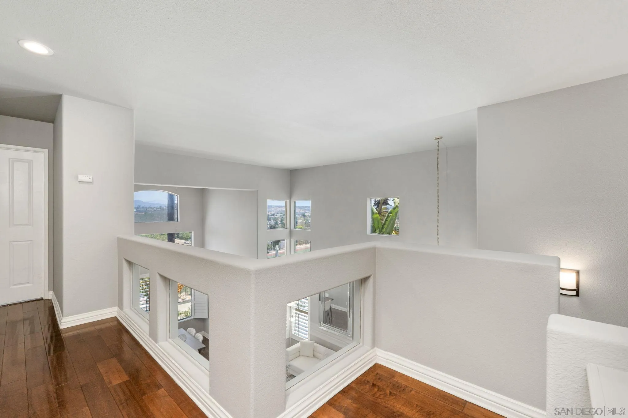 https://cdn.realtyfeed.com/cdn/127/260012412/131c51a995de751f4fb40b05f8fa1a76.webp