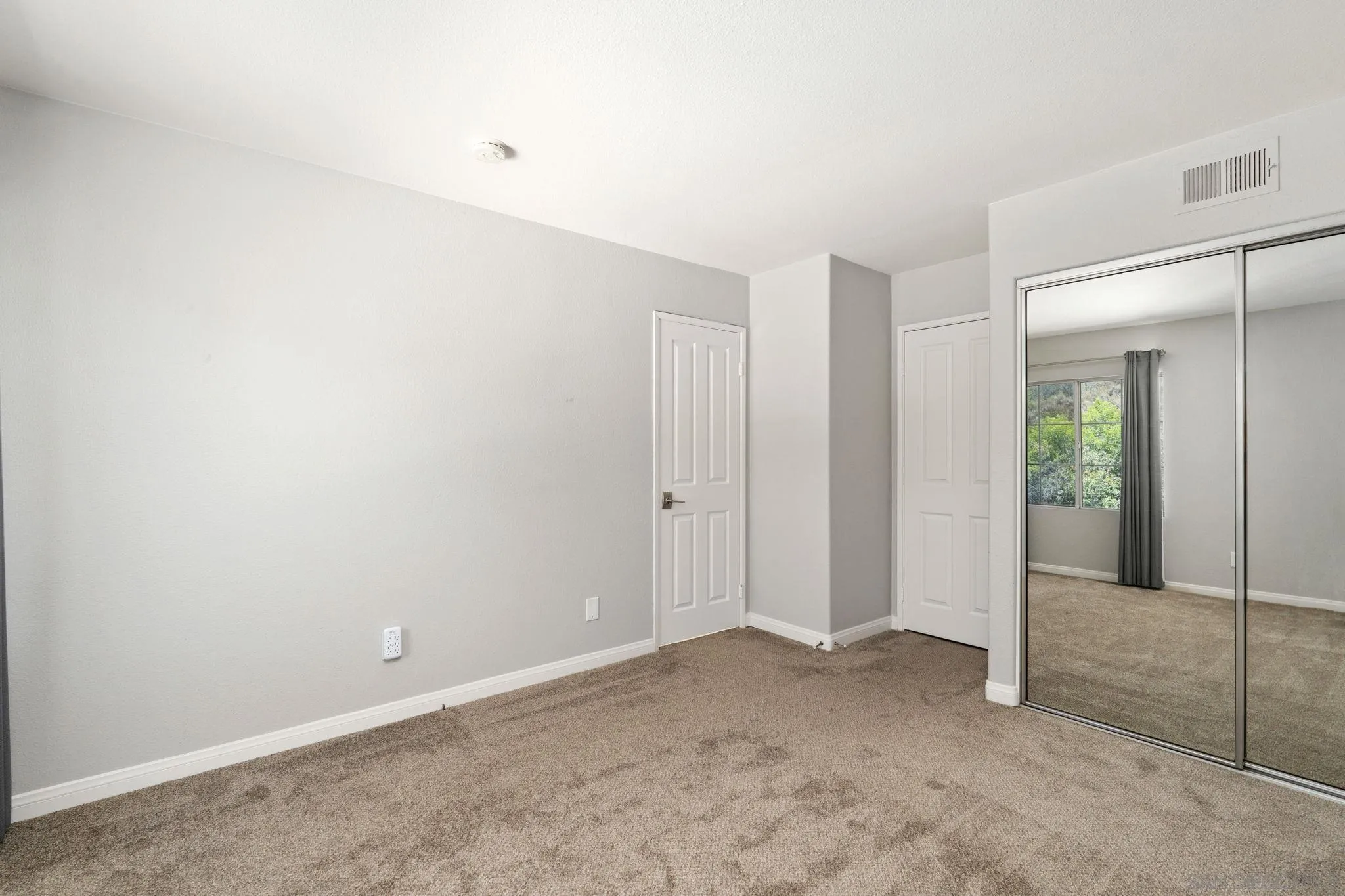 https://cdn.realtyfeed.com/cdn/127/260012412/26d536ed28f3a178a88e971306724281.webp
