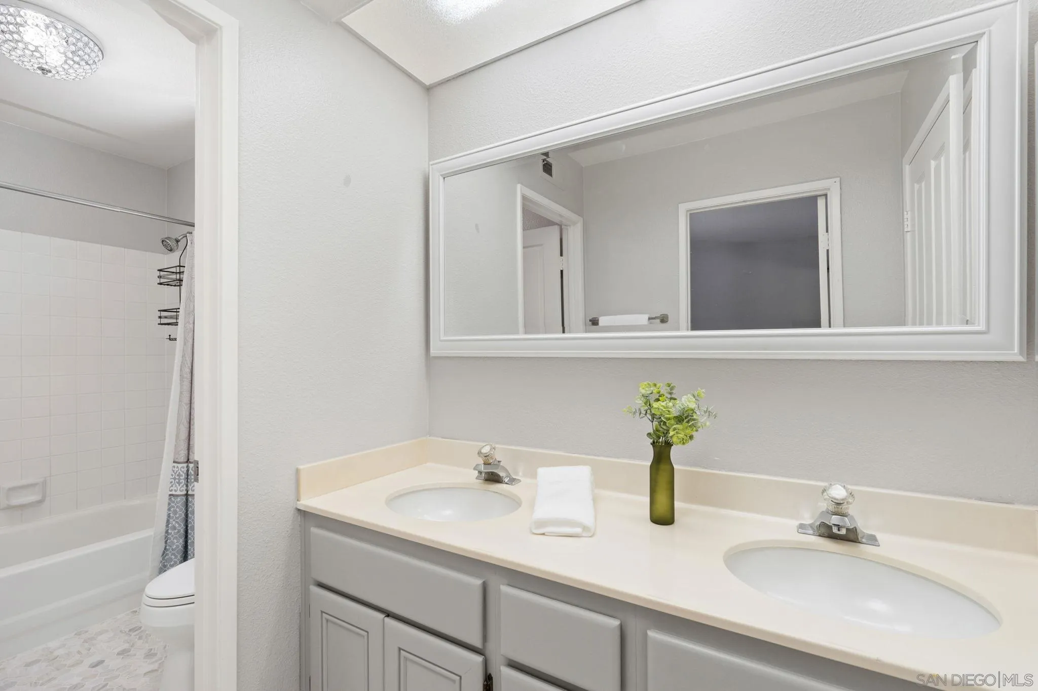 https://cdn.realtyfeed.com/cdn/127/260012412/30fab9a49644d801b20b6cf8ef093cd2.webp