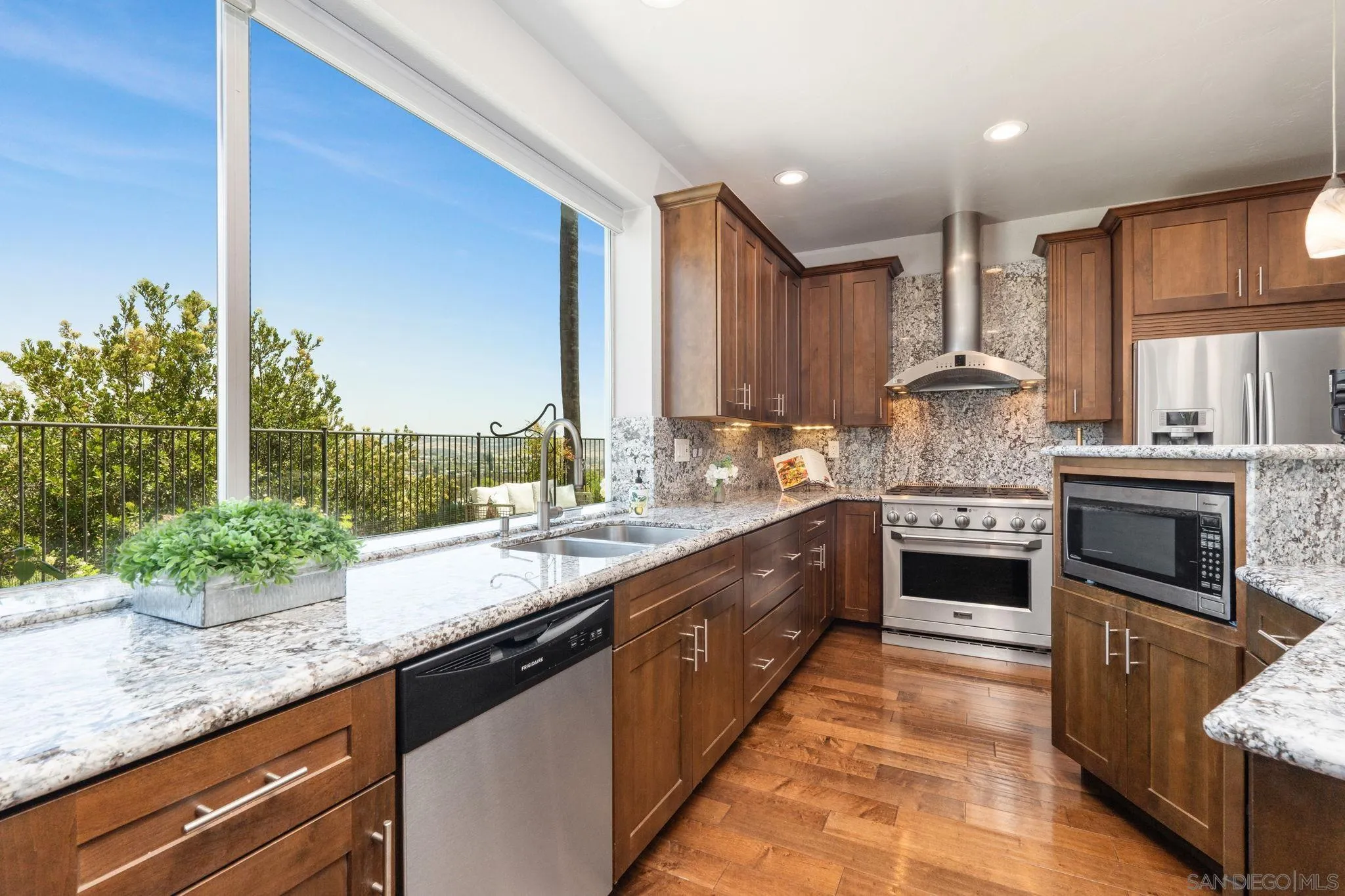 https://cdn.realtyfeed.com/cdn/127/260012412/3bb9f3067a76809d738230aa23ef504b.webp