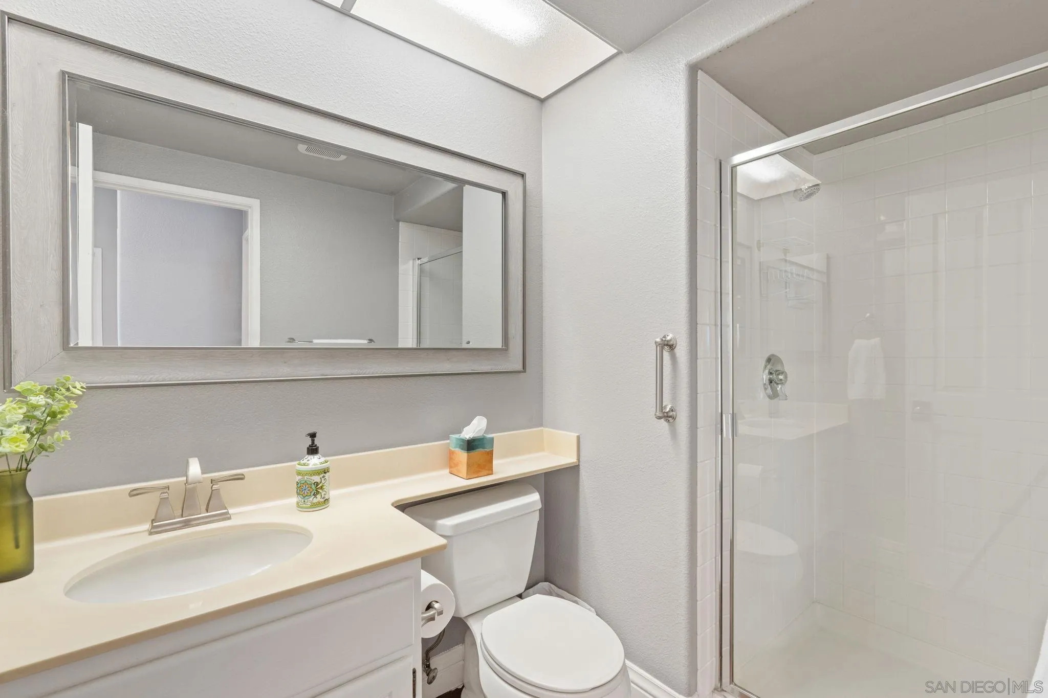 https://cdn.realtyfeed.com/cdn/127/260012412/4a1ec1043ed18d53bea6952e7eb0d19b.webp