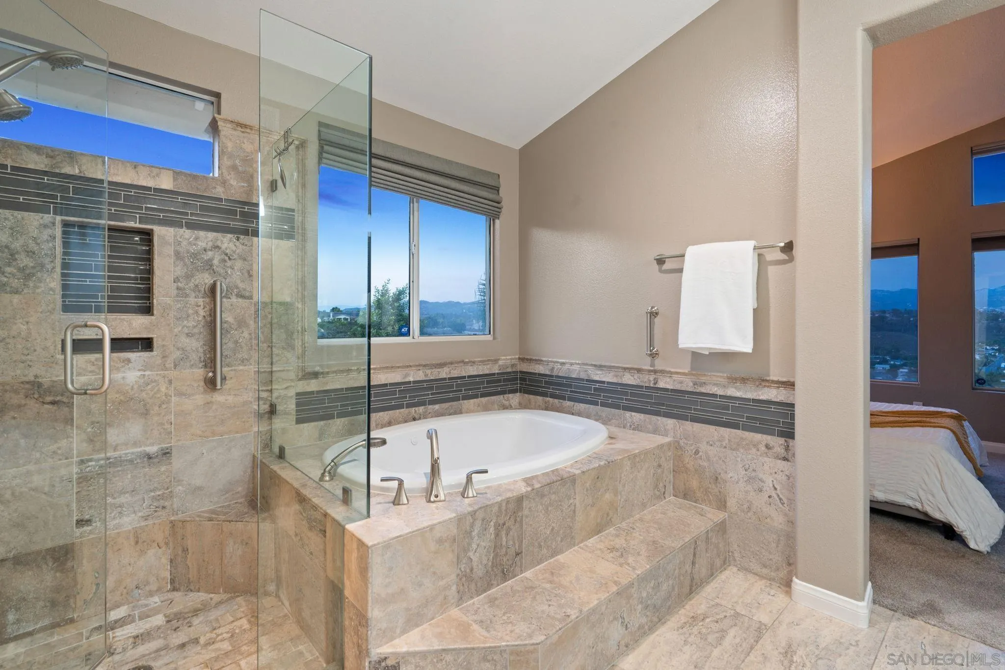 https://cdn.realtyfeed.com/cdn/127/260012412/517cd4a133c1b4cc51936f0288b15e48.webp