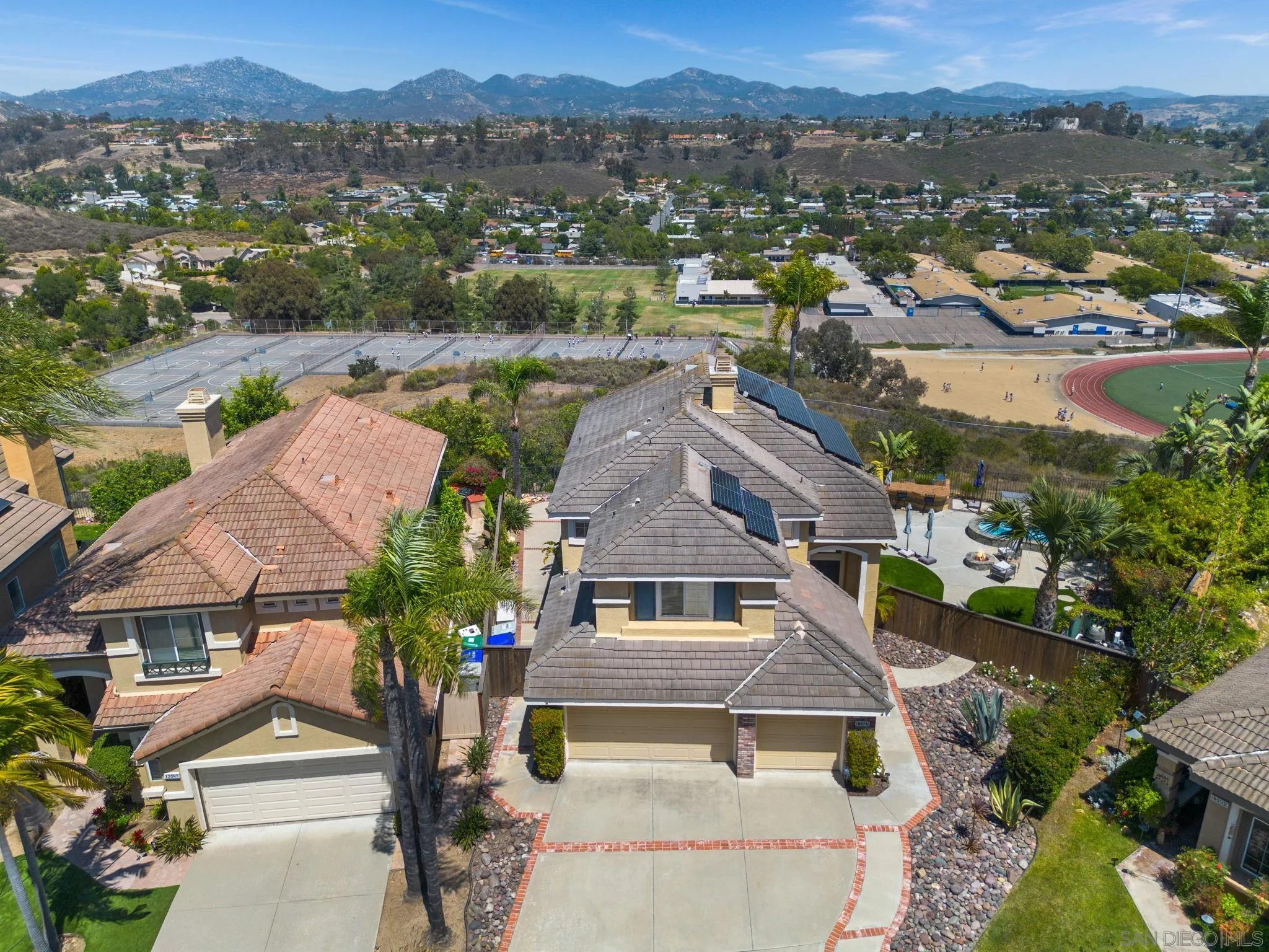 https://cdn.realtyfeed.com/cdn/127/260012412/581a950c2a72ef94e11412e2ce99cb0e.webp