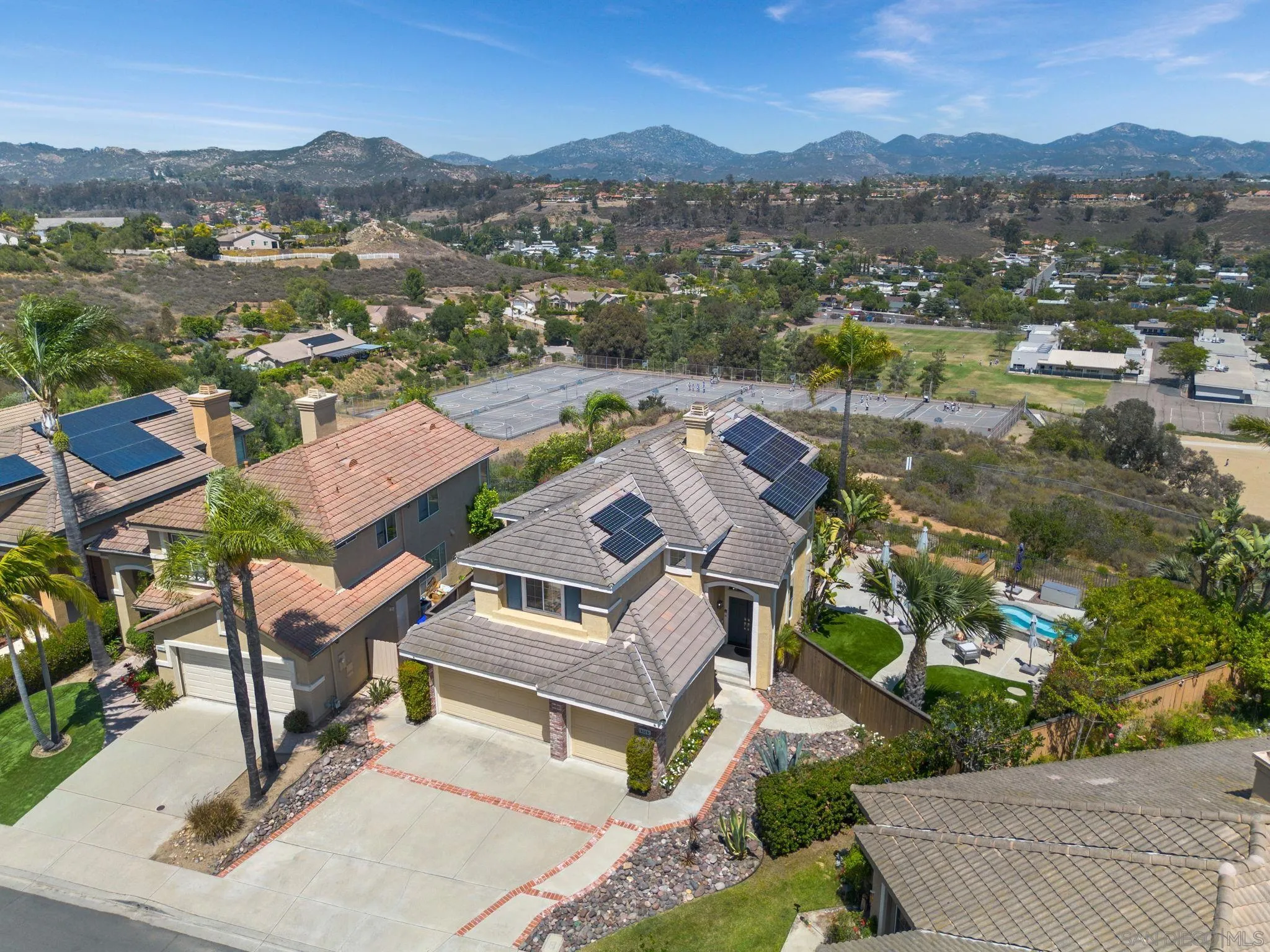 https://cdn.realtyfeed.com/cdn/127/260012412/5c2db6d85788e88e4a280844c59091a8.webp