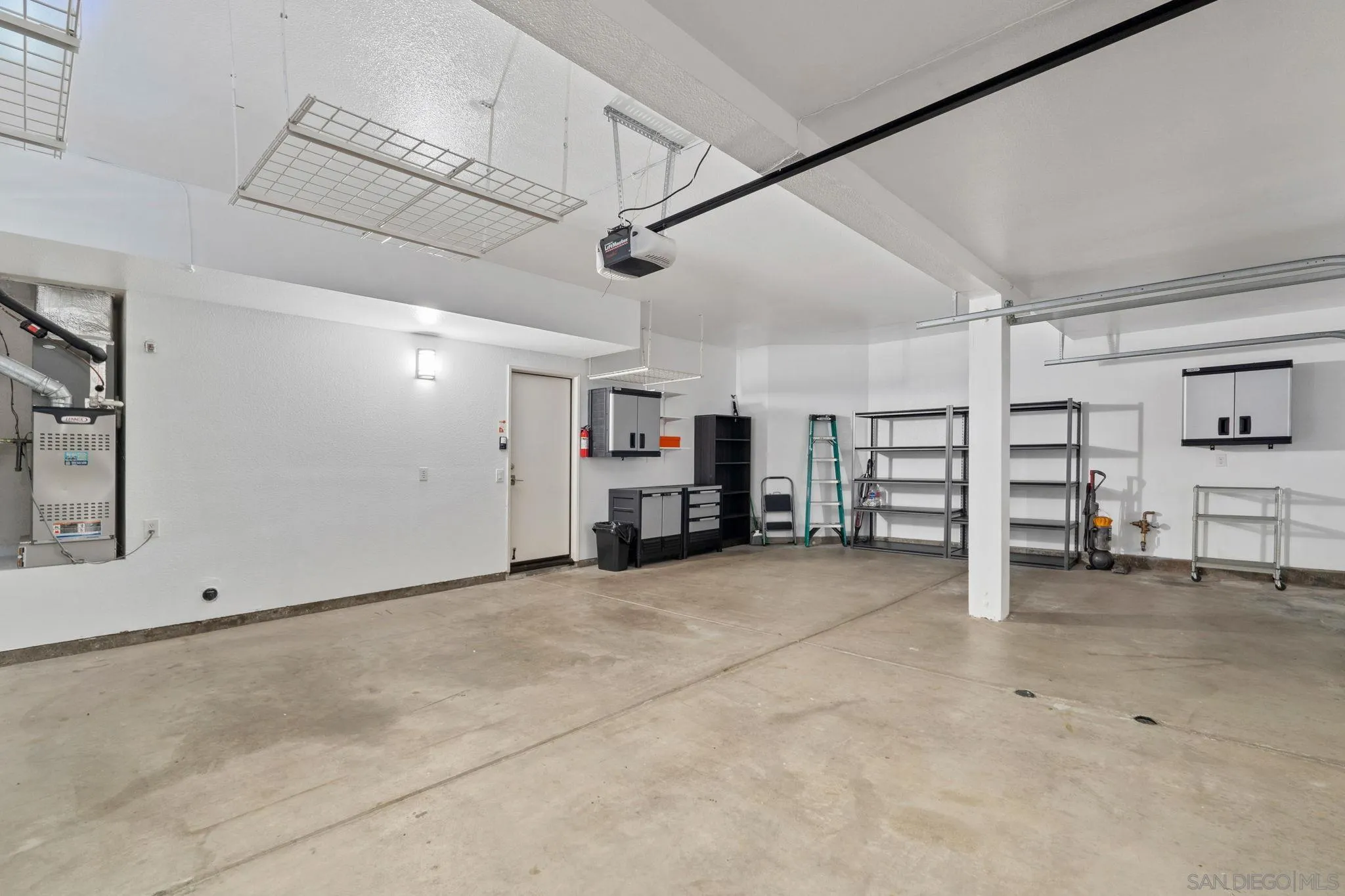 https://cdn.realtyfeed.com/cdn/127/260012412/798b081f3459211fac09b13966f77c61.webp