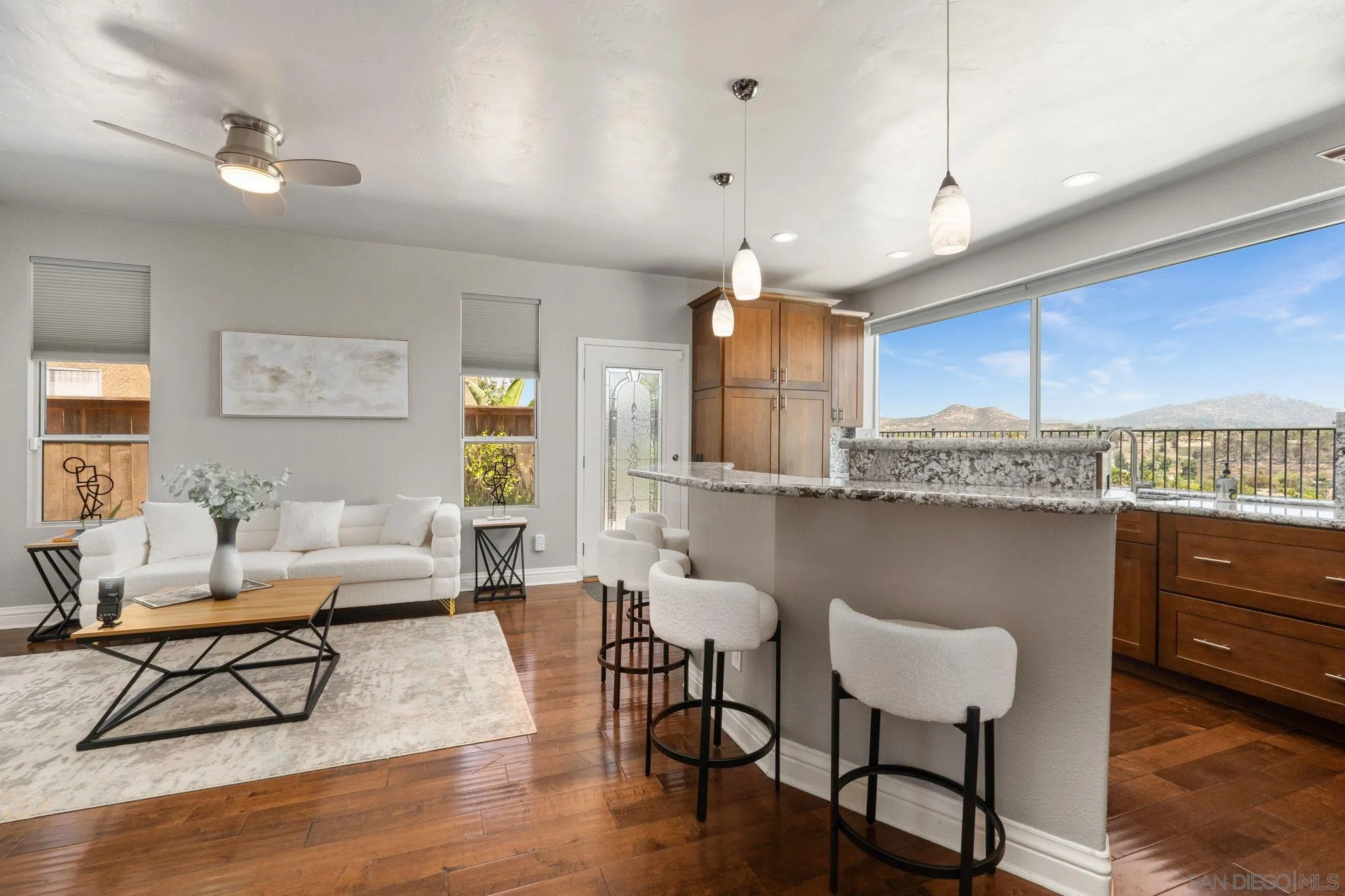 https://cdn.realtyfeed.com/cdn/127/260012412/8091834f7fb35631f035a8f1e87b361c.webp