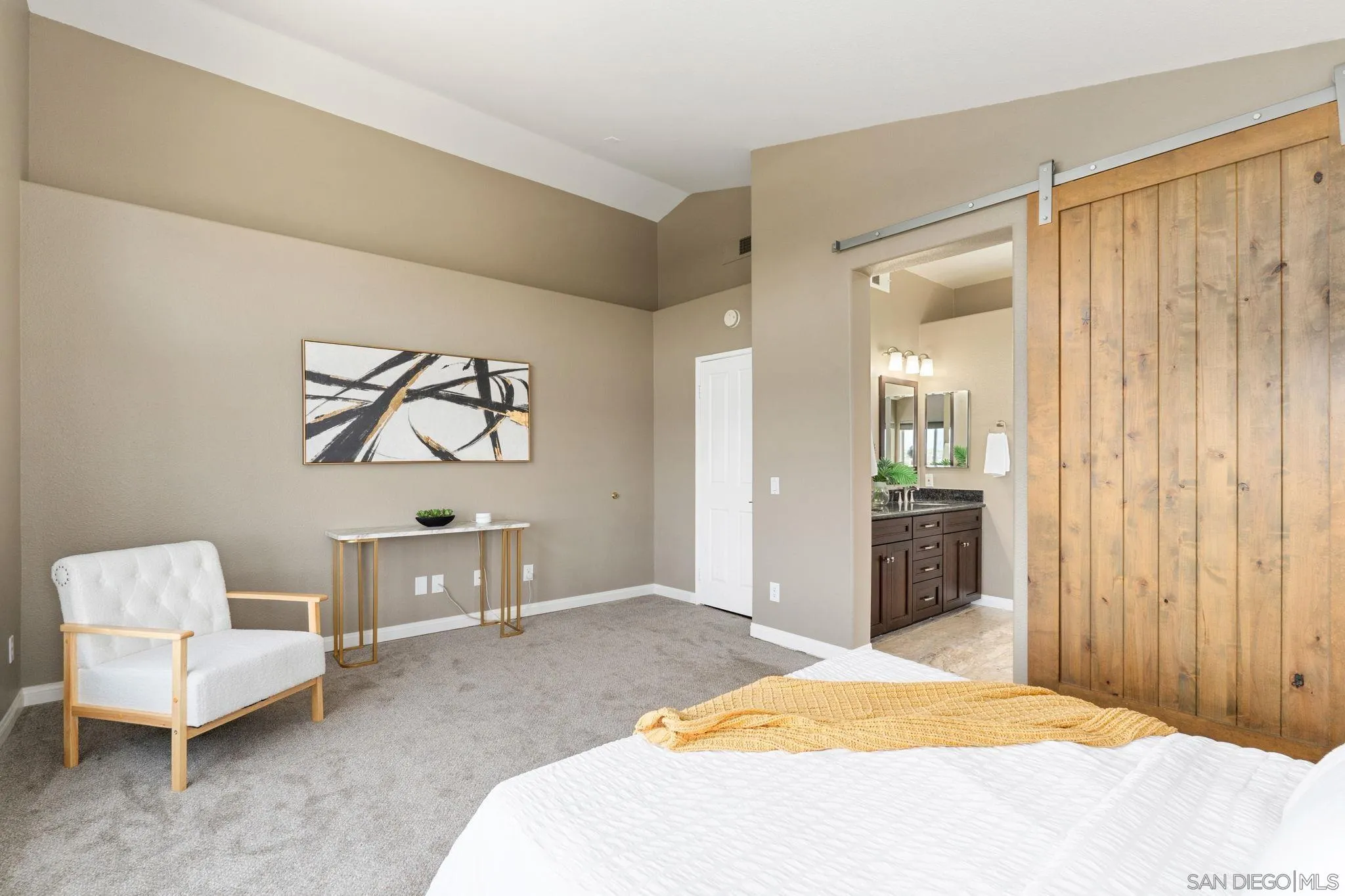 https://cdn.realtyfeed.com/cdn/127/260012412/9df12ffdbbe84c48bc578fc641c32e38.webp