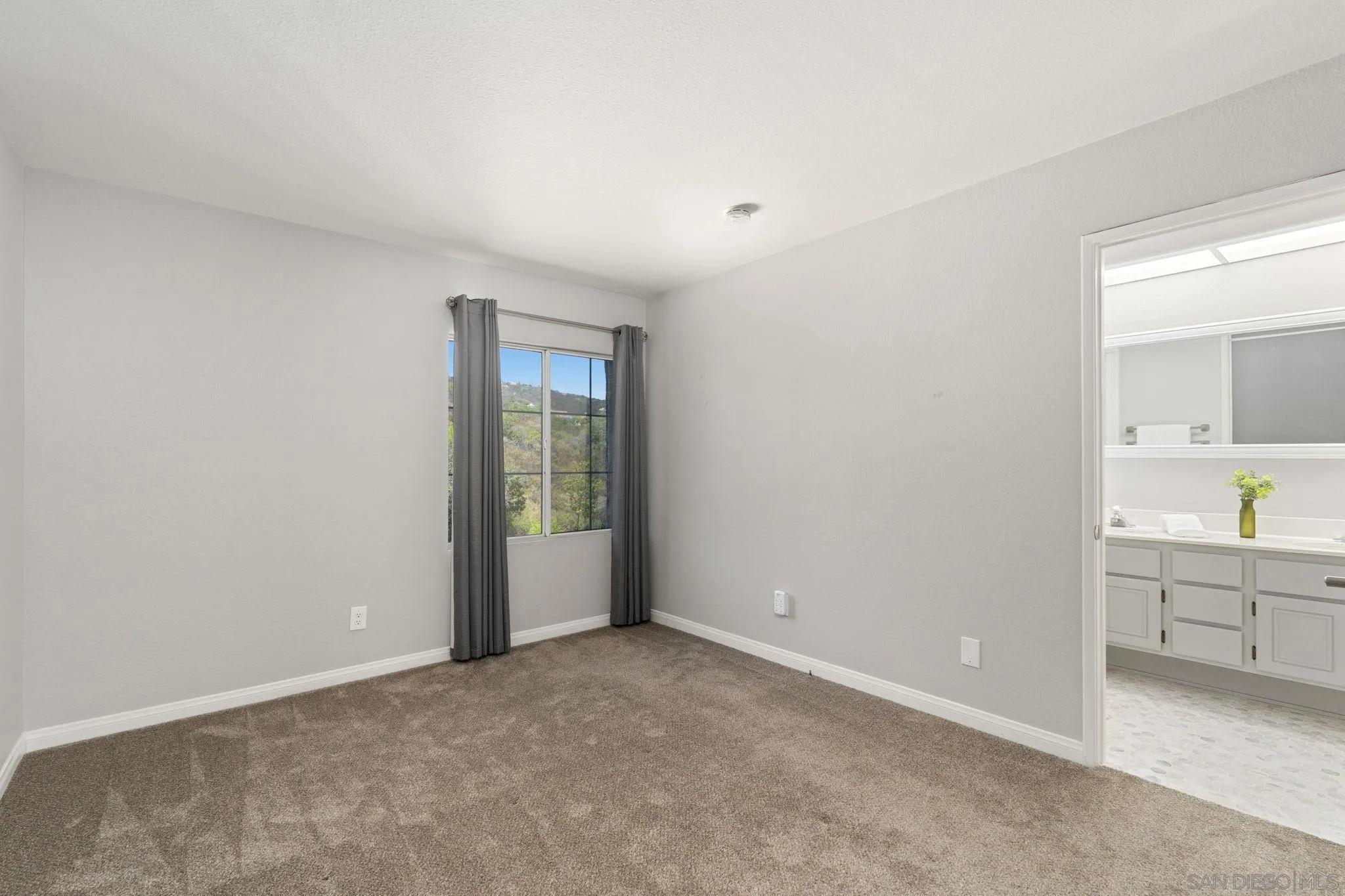 https://cdn.realtyfeed.com/cdn/127/260012412/a15fe1231e8e5f6cc0c0040a297dc40f.webp