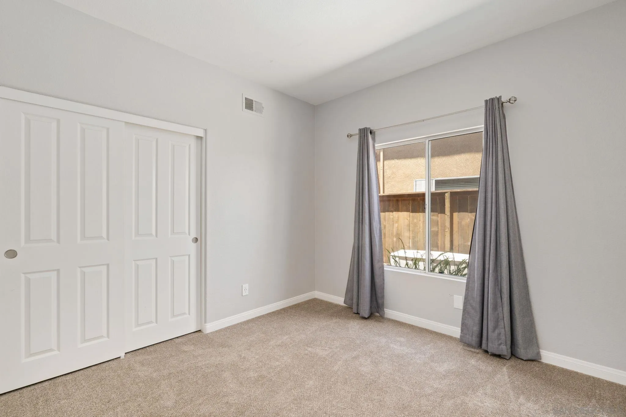 https://cdn.realtyfeed.com/cdn/127/260012412/a567e364ba9092e97d37e887f0df9d6a.webp