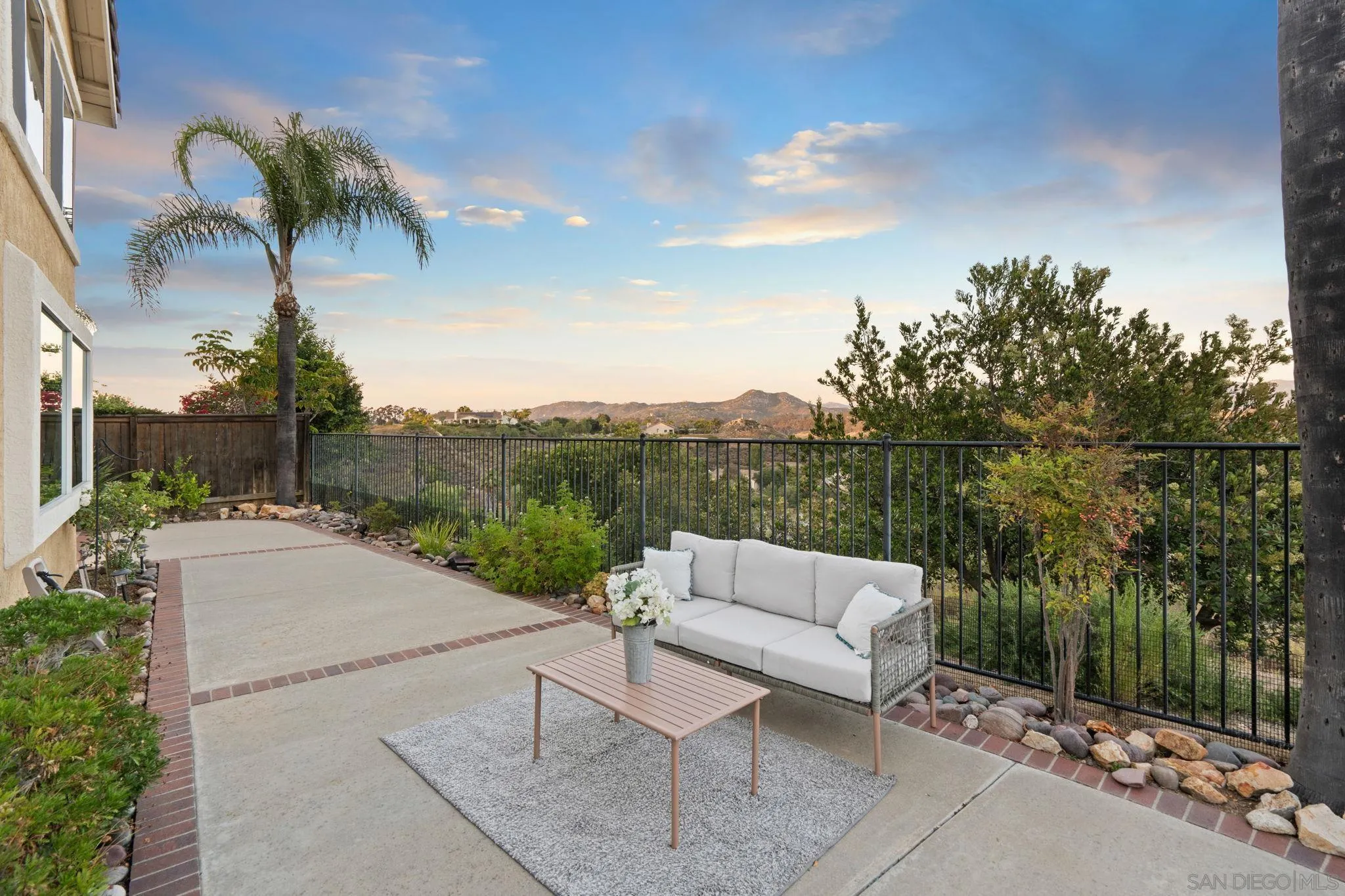 https://cdn.realtyfeed.com/cdn/127/260012412/bf557926a48d8f2f3bb792fa0fc0e5fc.webp