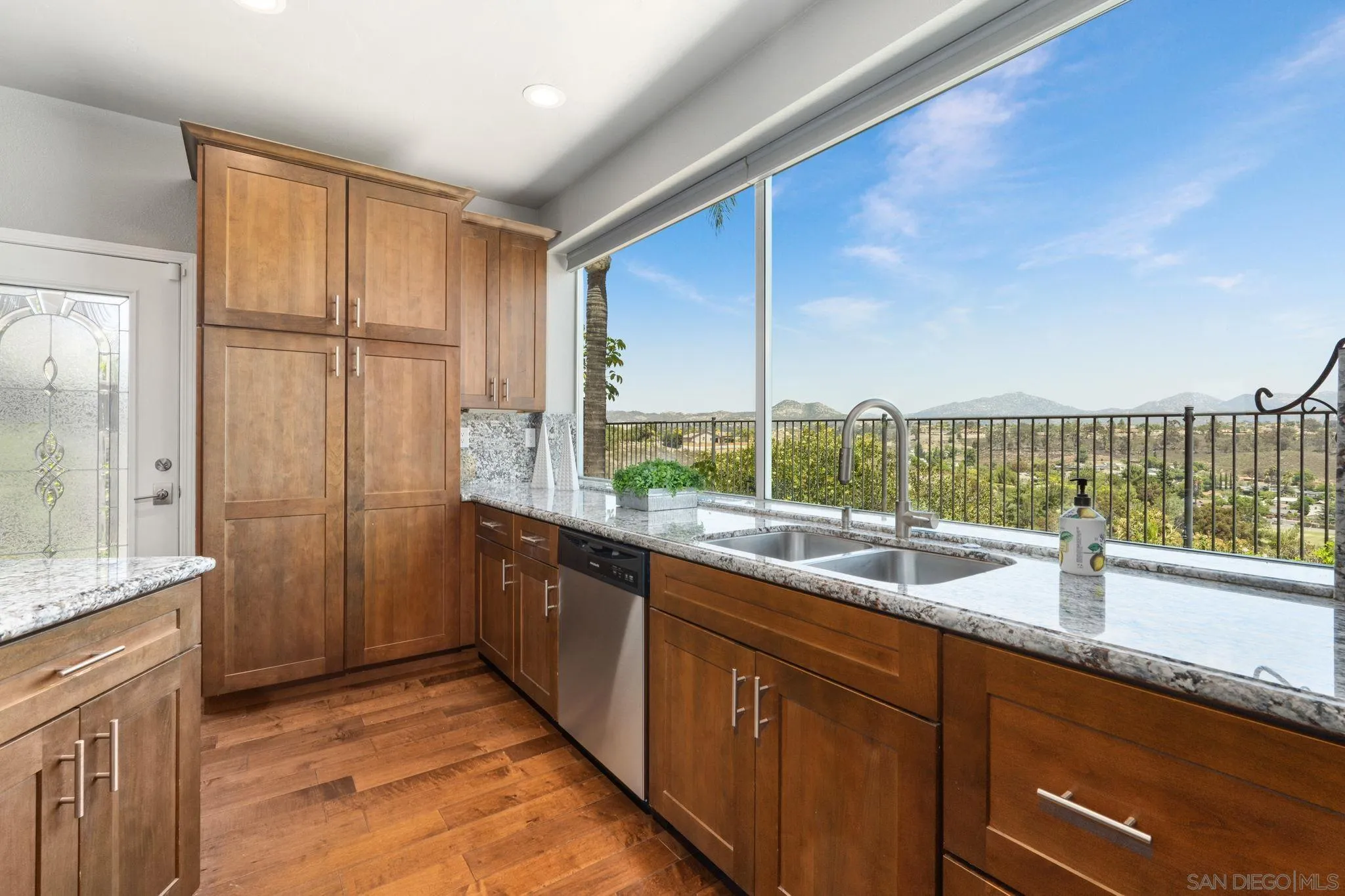 https://cdn.realtyfeed.com/cdn/127/260012412/c18750d8b23e75aa7892f523188b3af4.webp