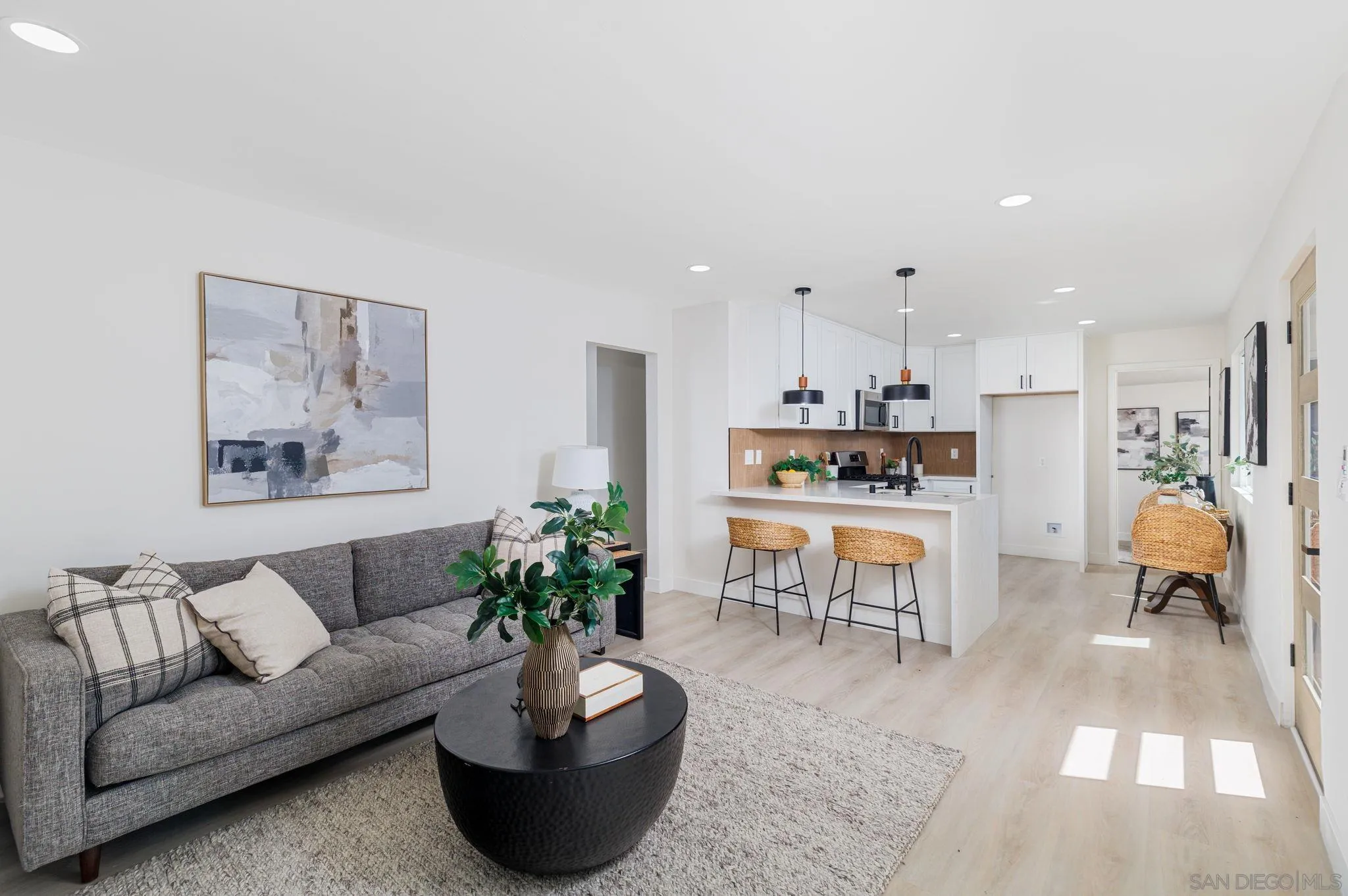 https://cdn.realtyfeed.com/cdn/127/260012414/1b5d9c75819774431966dcacfa15d2b6.webp
