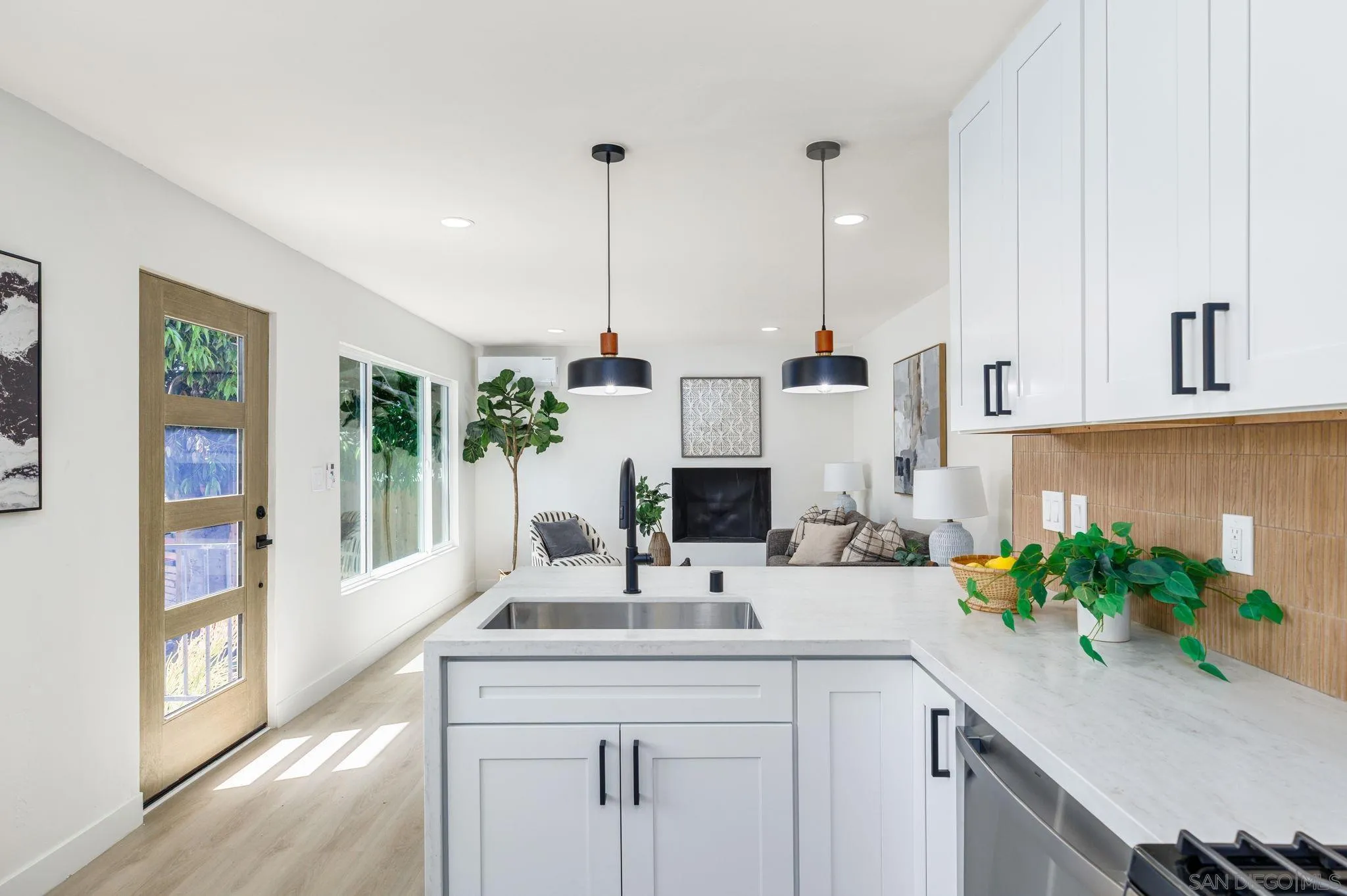 https://cdn.realtyfeed.com/cdn/127/260012414/d4a523e108f970cb8bdd47d386f664b4.webp