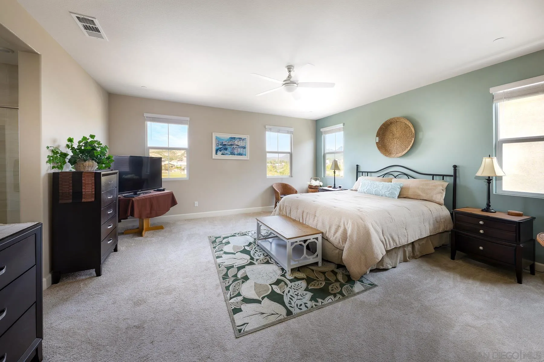 https://cdn.realtyfeed.com/cdn/127/260012418/263620f0f8e2413723bd06893135eb8c.webp