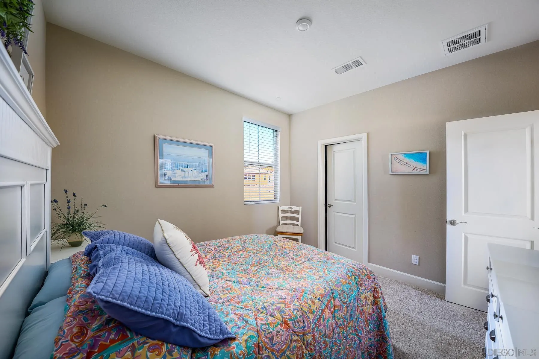 https://cdn.realtyfeed.com/cdn/127/260012418/8aabf9b93f2f53f85c96e78cf70cfa7e.webp