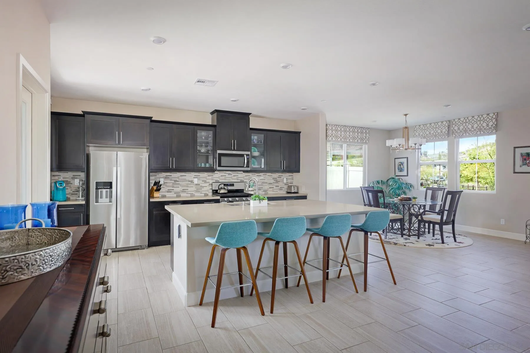 https://cdn.realtyfeed.com/cdn/127/260012418/db35a95a82ad468dc686fd973dbd7055.webp