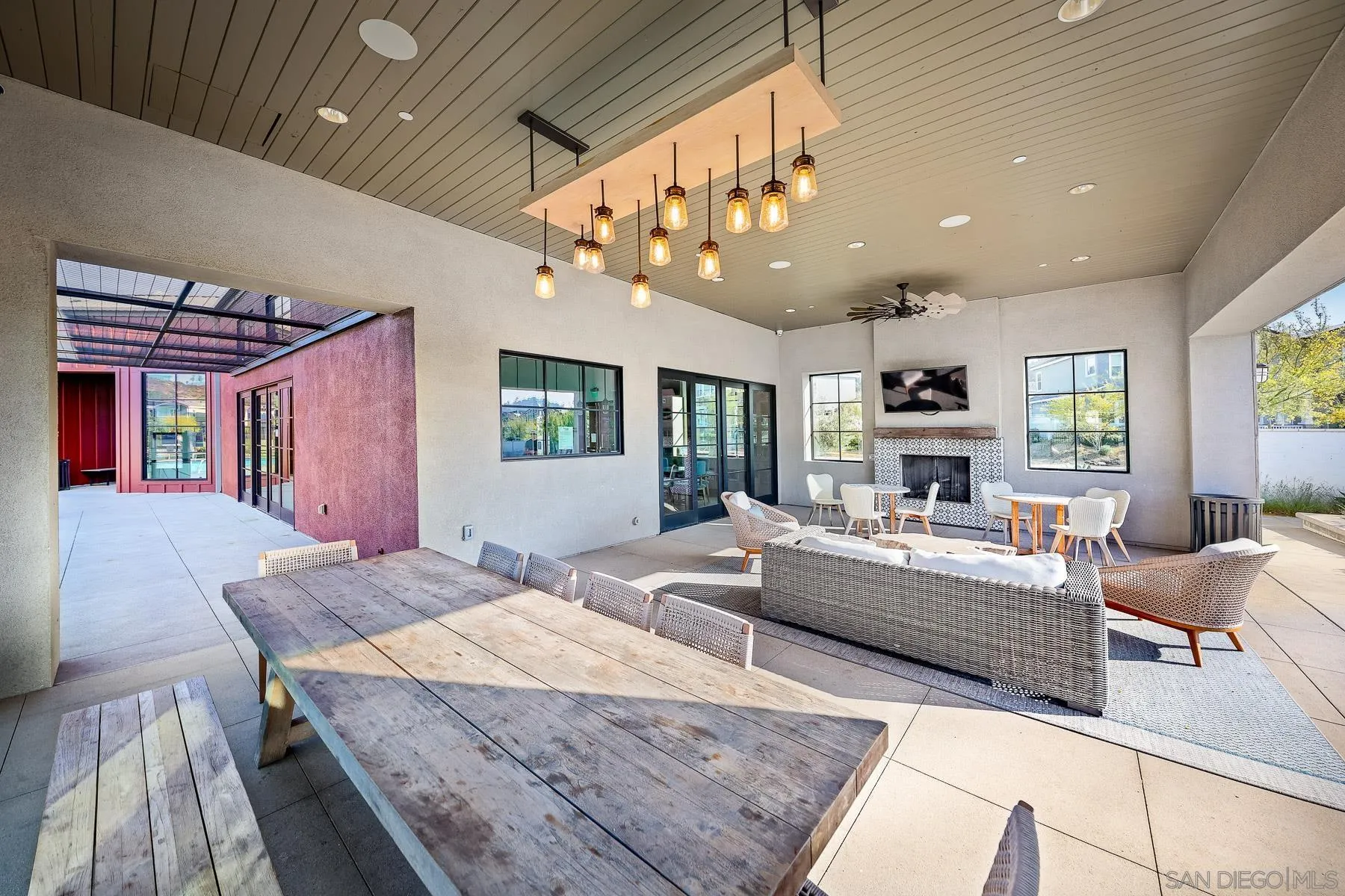 https://cdn.realtyfeed.com/cdn/127/260012418/dd30b29c0567c5715b6a4ef8442f2187.webp