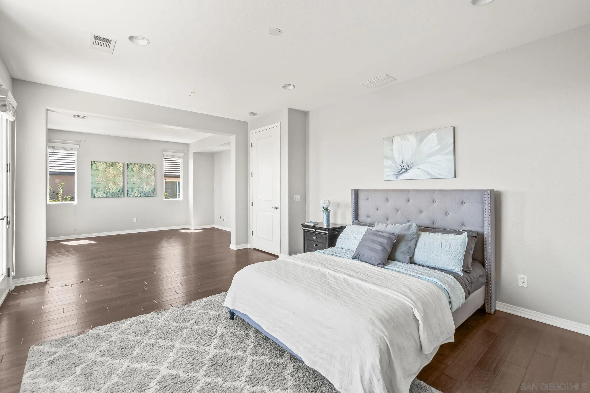 https://cdn.realtyfeed.com/cdn/127/260012421/09311fa9ec564d05448b33ac1519e561.webp