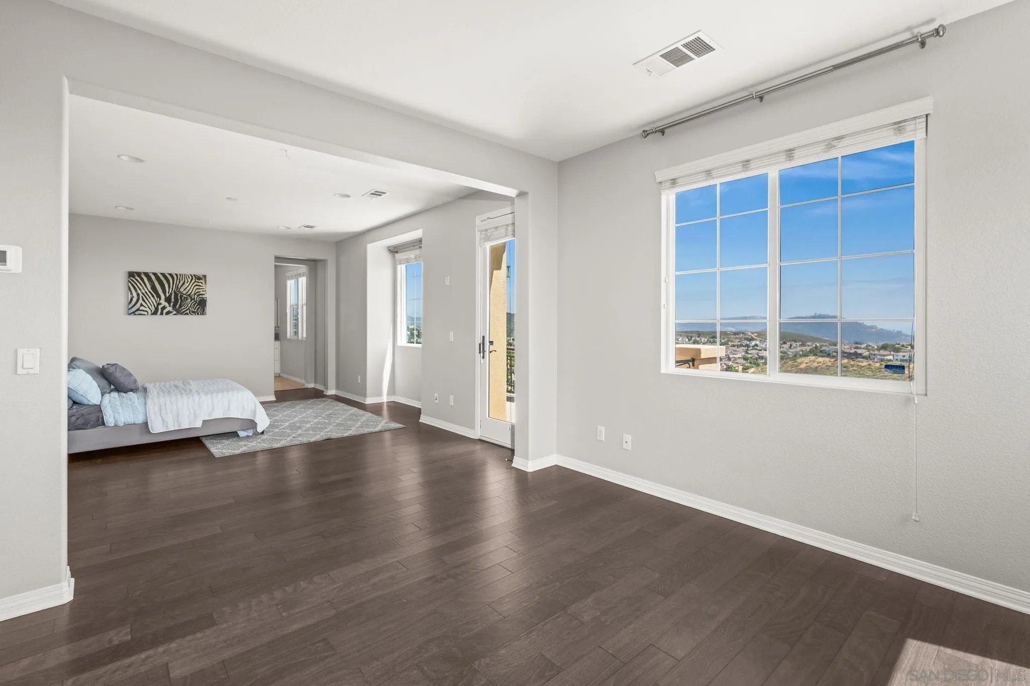 https://cdn.realtyfeed.com/cdn/127/260012421/0a362d9dd900dca39cc7b22e6cde47eb.webp
