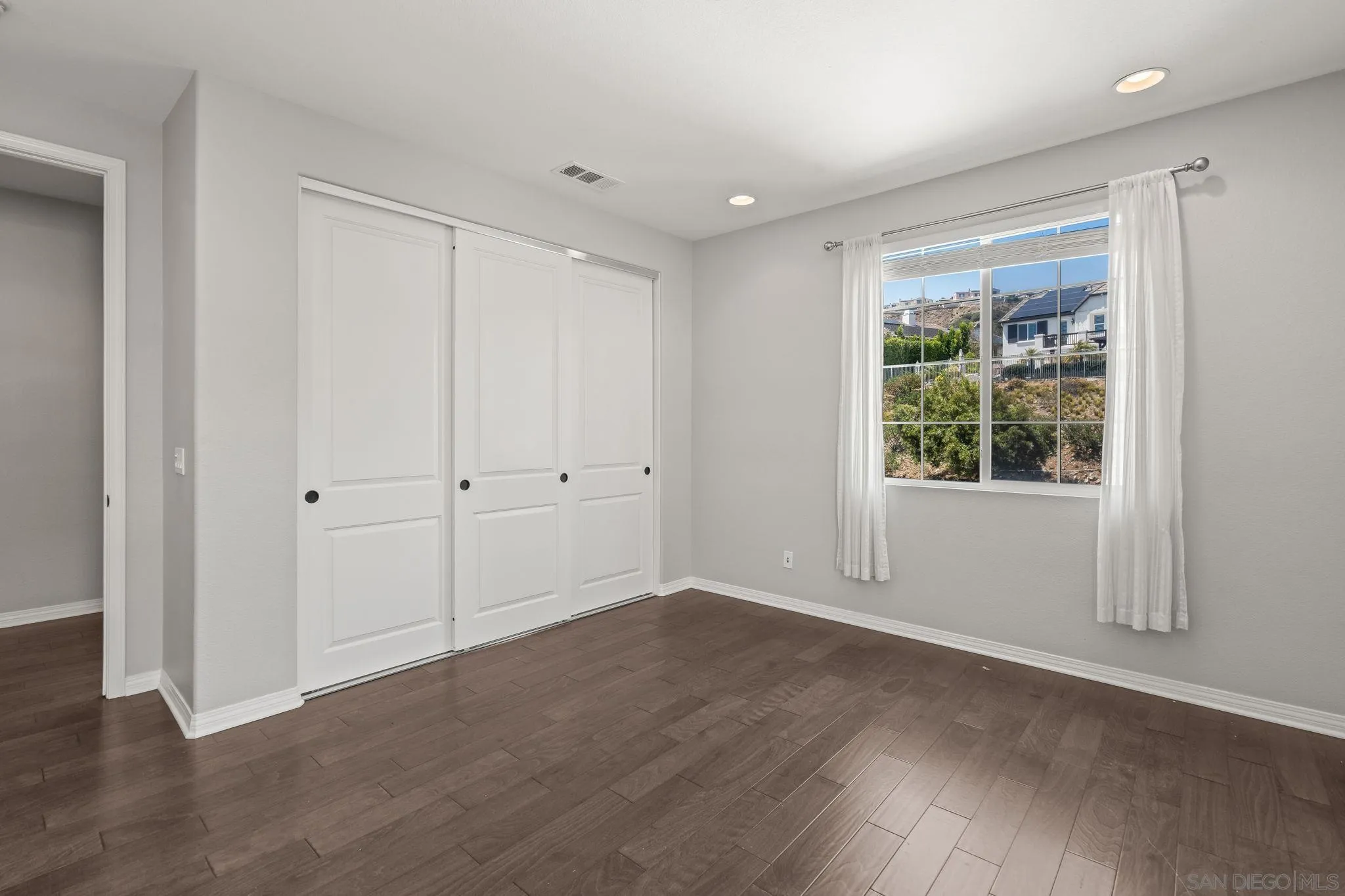 https://cdn.realtyfeed.com/cdn/127/260012421/34d9bbe2b1662c08d6917e018ce986ff.webp