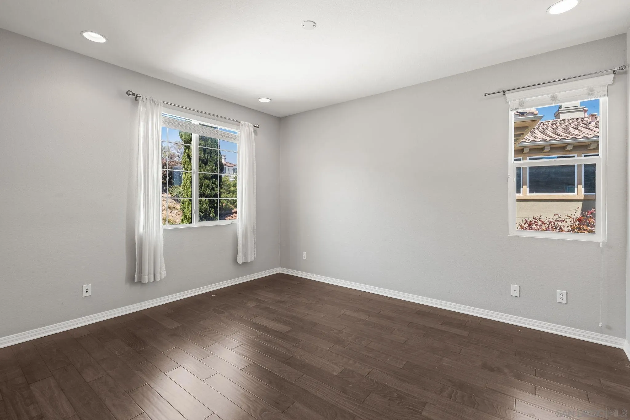 https://cdn.realtyfeed.com/cdn/127/260012421/674f41d689cc363925fba22ccb7ae565.webp