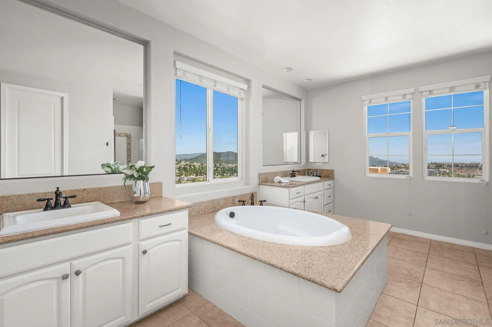 https://cdn.realtyfeed.com/cdn/127/260012421/731716b14f21a686a808c09998a59d4d.webp
