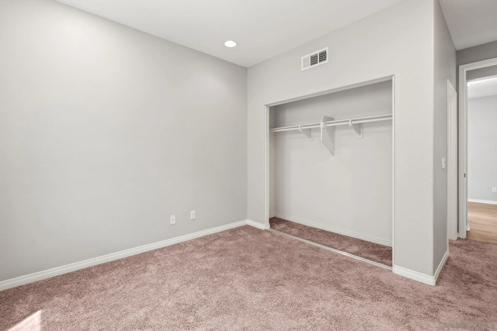 https://cdn.realtyfeed.com/cdn/127/260012421/745b5629a2e703c692fe70a7a2c19a24.webp