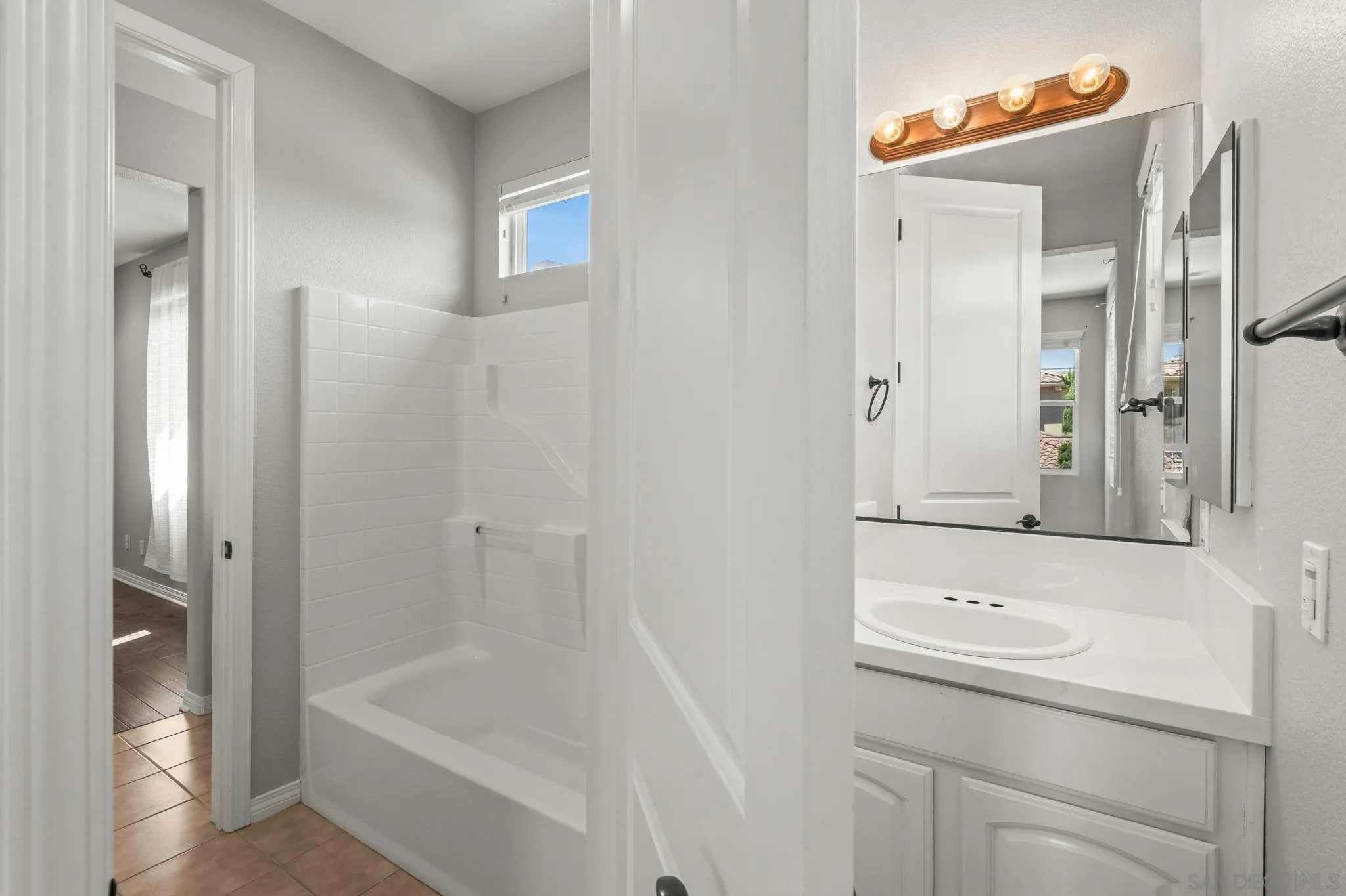 https://cdn.realtyfeed.com/cdn/127/260012421/7cec93325023785713272234576ba469.webp