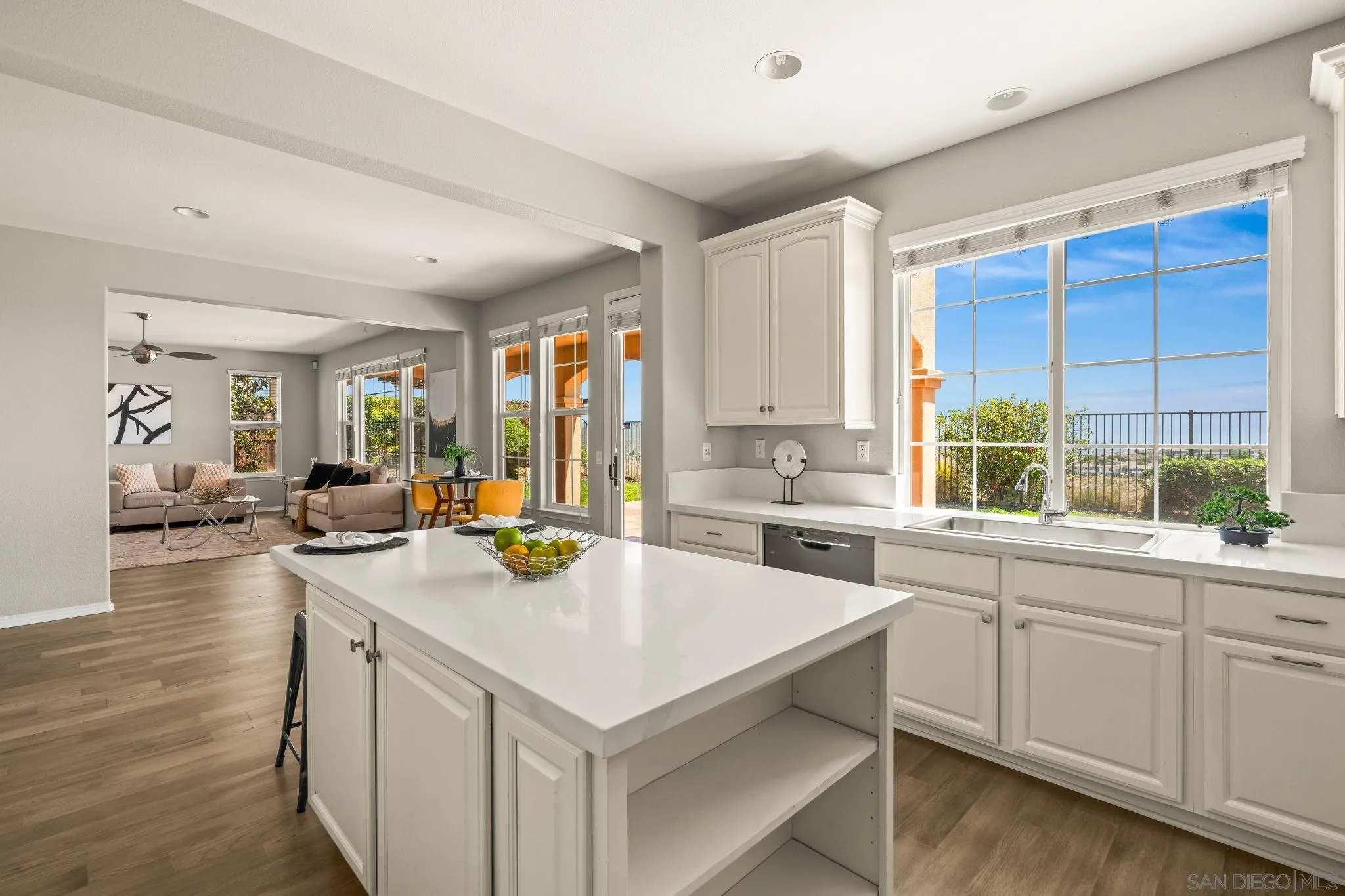 https://cdn.realtyfeed.com/cdn/127/260012421/802aaafd18f9d2011cd5f6da06913e17.webp