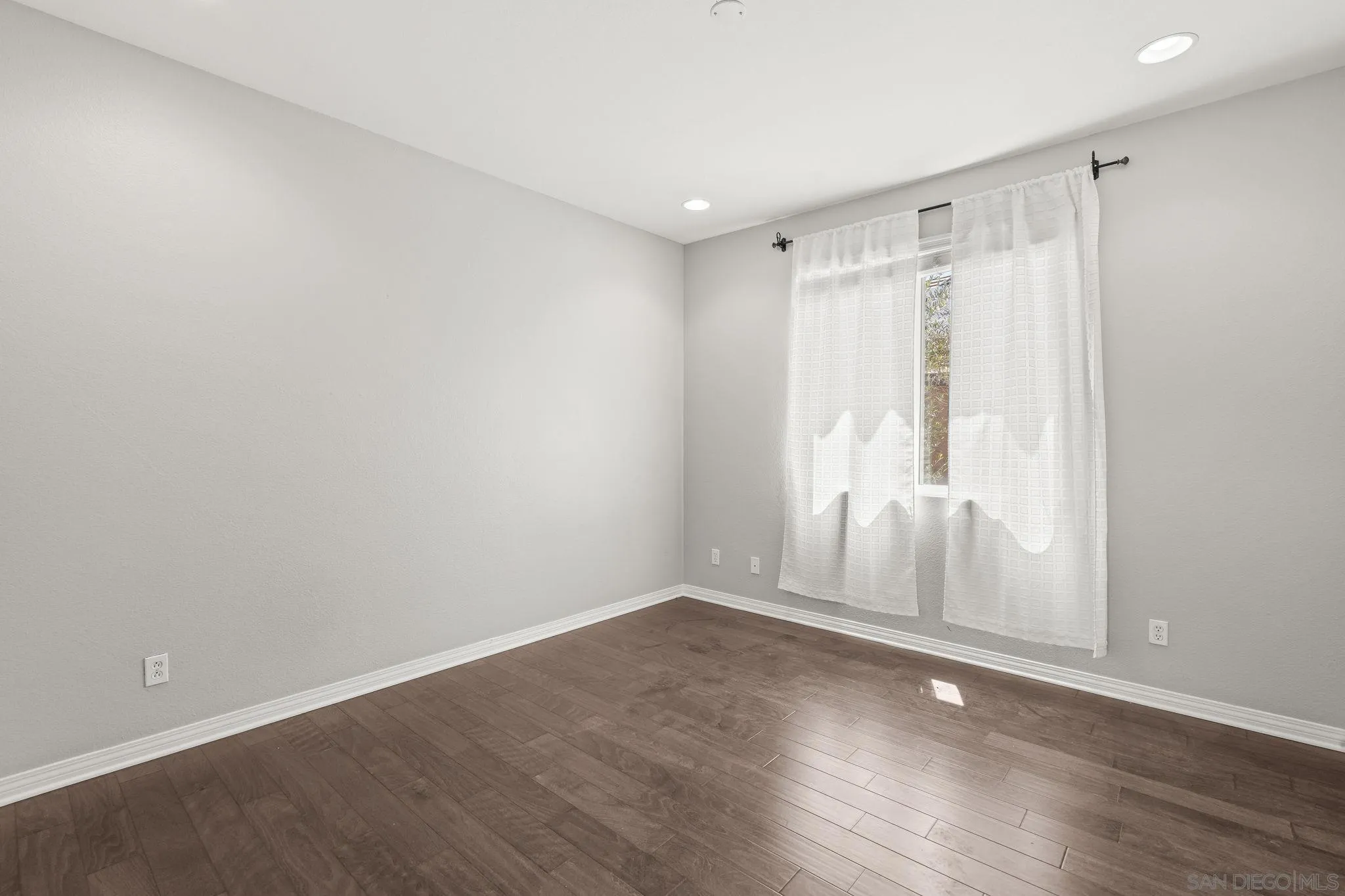 https://cdn.realtyfeed.com/cdn/127/260012421/835339b572493212c2250934231ee357.webp