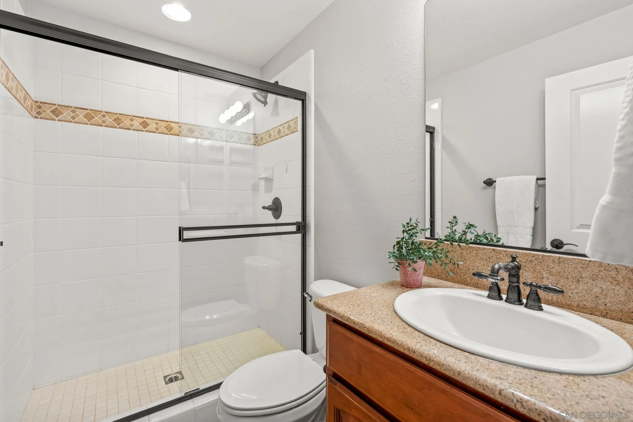 https://cdn.realtyfeed.com/cdn/127/260012421/cc556a5583b046a00ccd105055812fd0.webp
