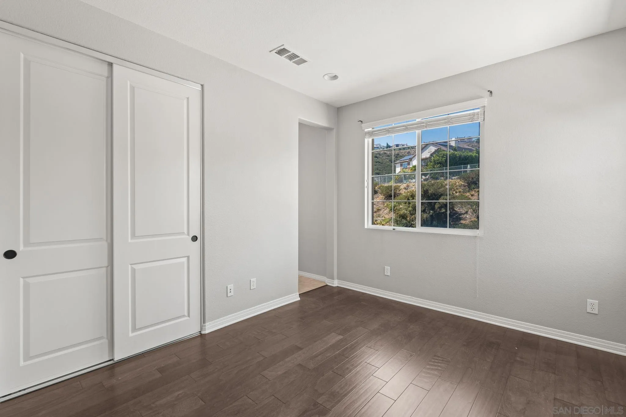 https://cdn.realtyfeed.com/cdn/127/260012421/d36a07e520b3dc22517d031b26b9d3e0.webp