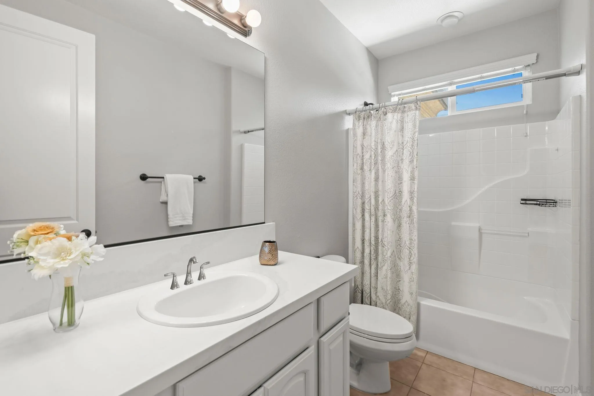 https://cdn.realtyfeed.com/cdn/127/260012421/dc8e0579129e182a0bd0e0cebc7658f2.webp