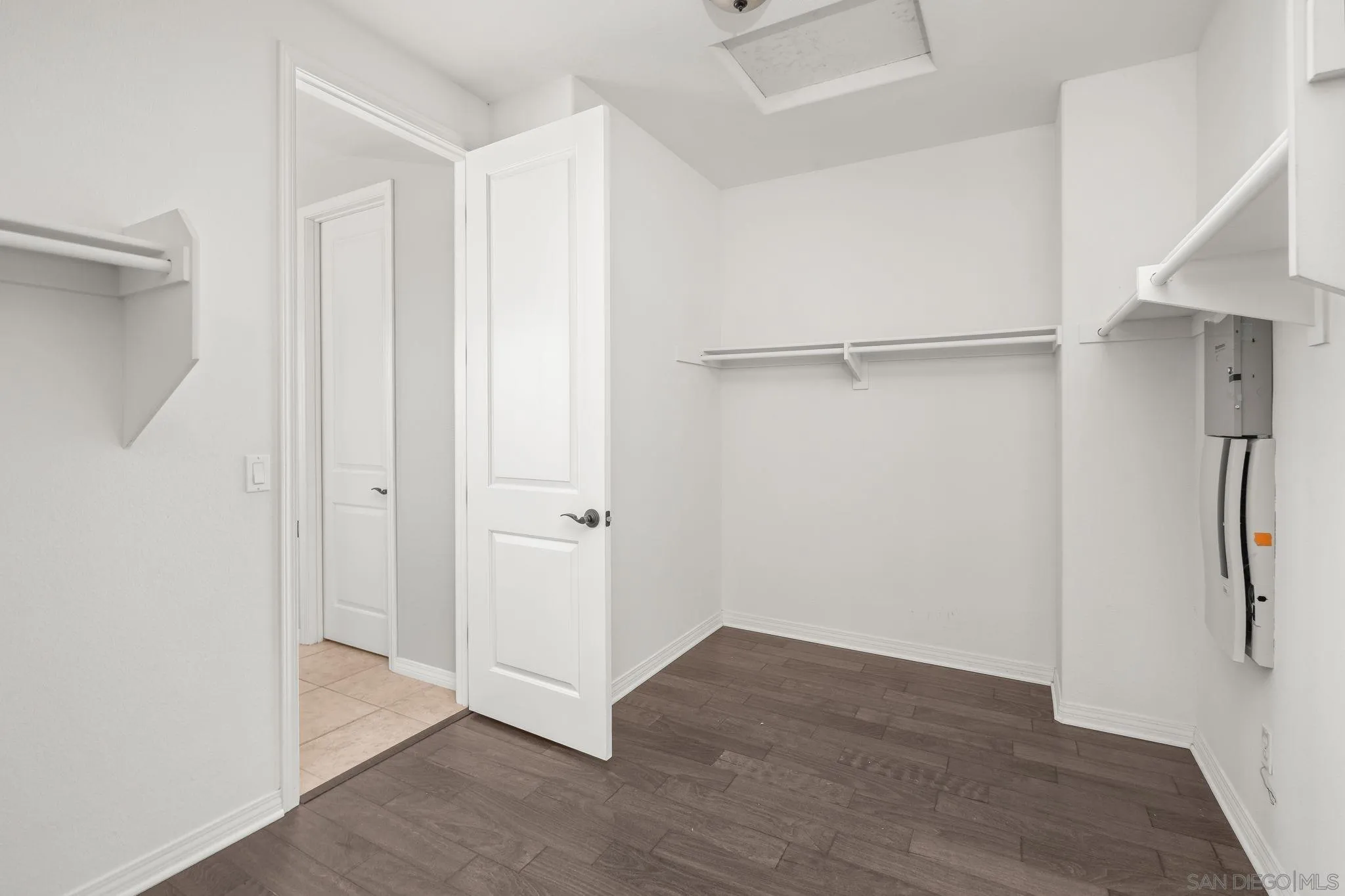 https://cdn.realtyfeed.com/cdn/127/260012421/e4a7abe2d7103d99648d120188a226a1.webp