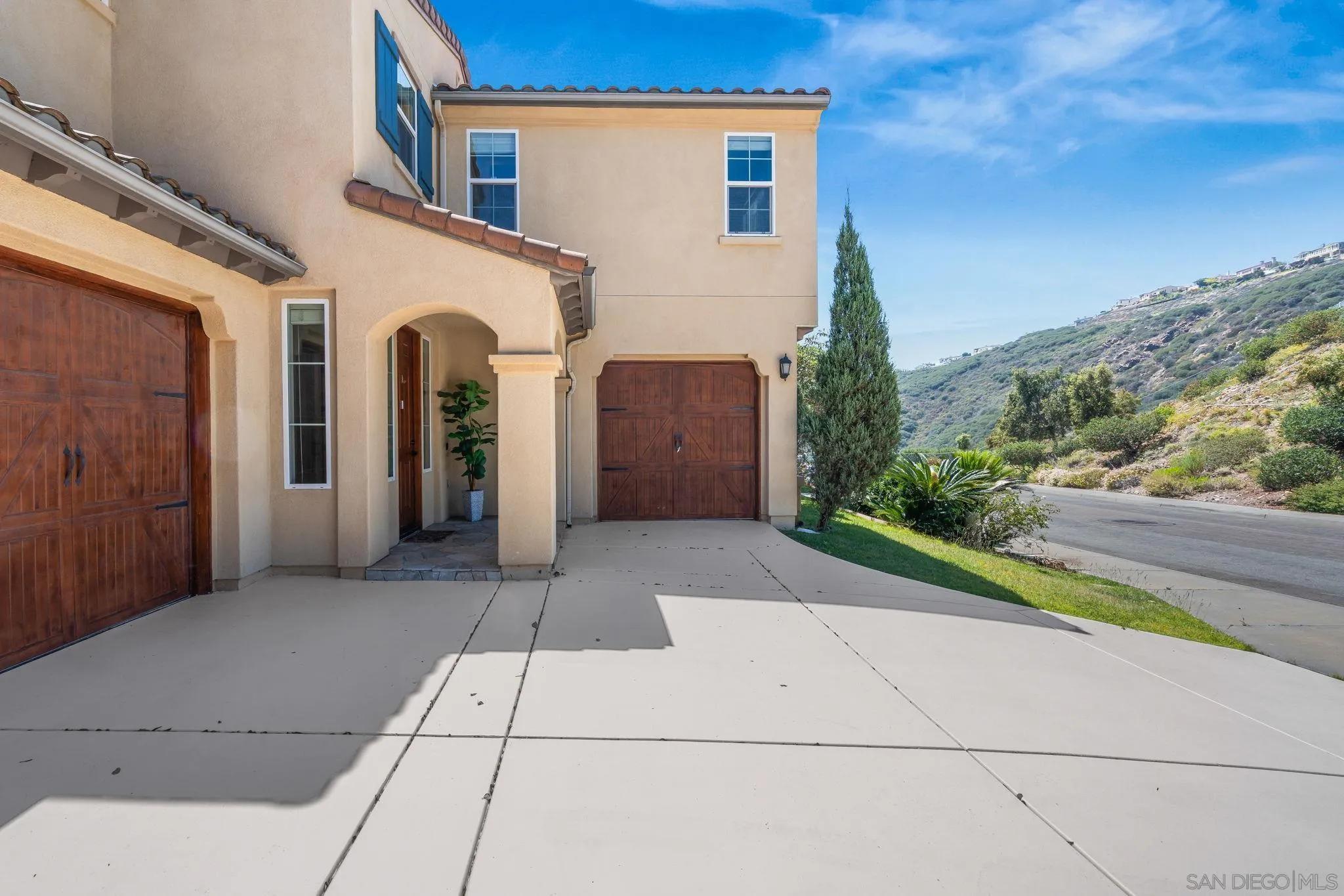 https://cdn.realtyfeed.com/cdn/127/260012421/ec075c512ddaa7c27905c66fa42b437f.webp