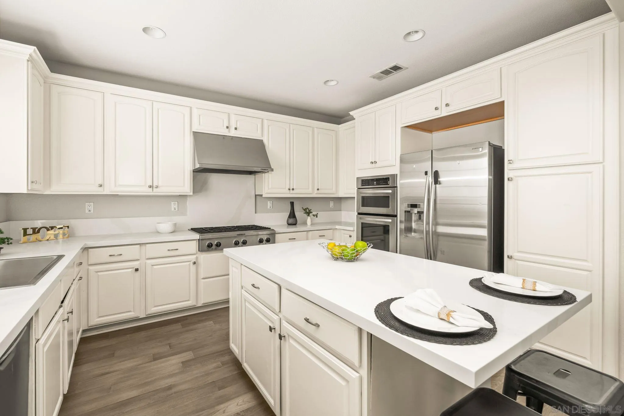 https://cdn.realtyfeed.com/cdn/127/260012421/f36f72db4e6e85fb2e96f4953e21689e.webp