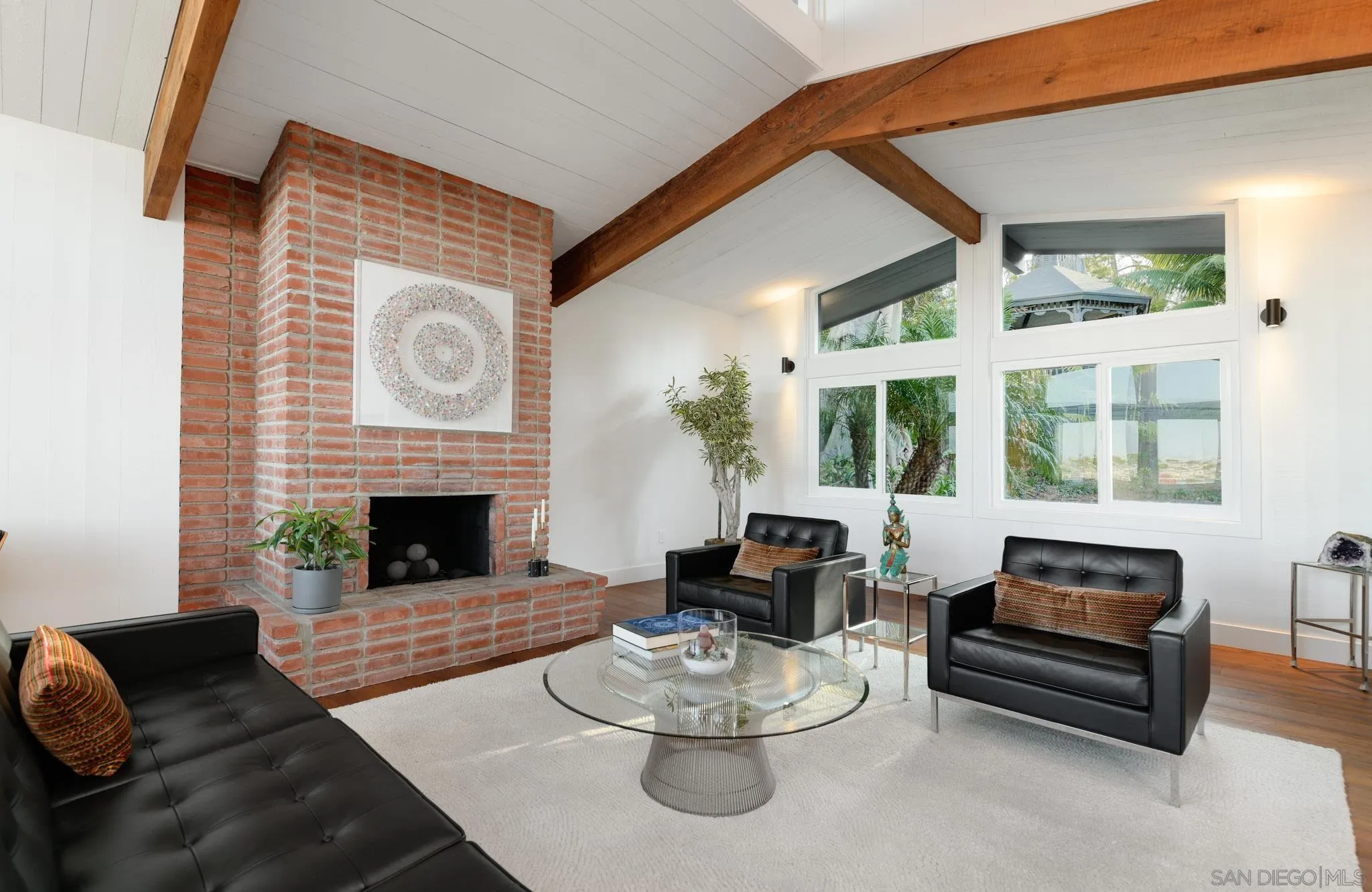 https://cdn.realtyfeed.com/cdn/127/260012423/1438f194789ea318f05c1e7792d837ec.webp