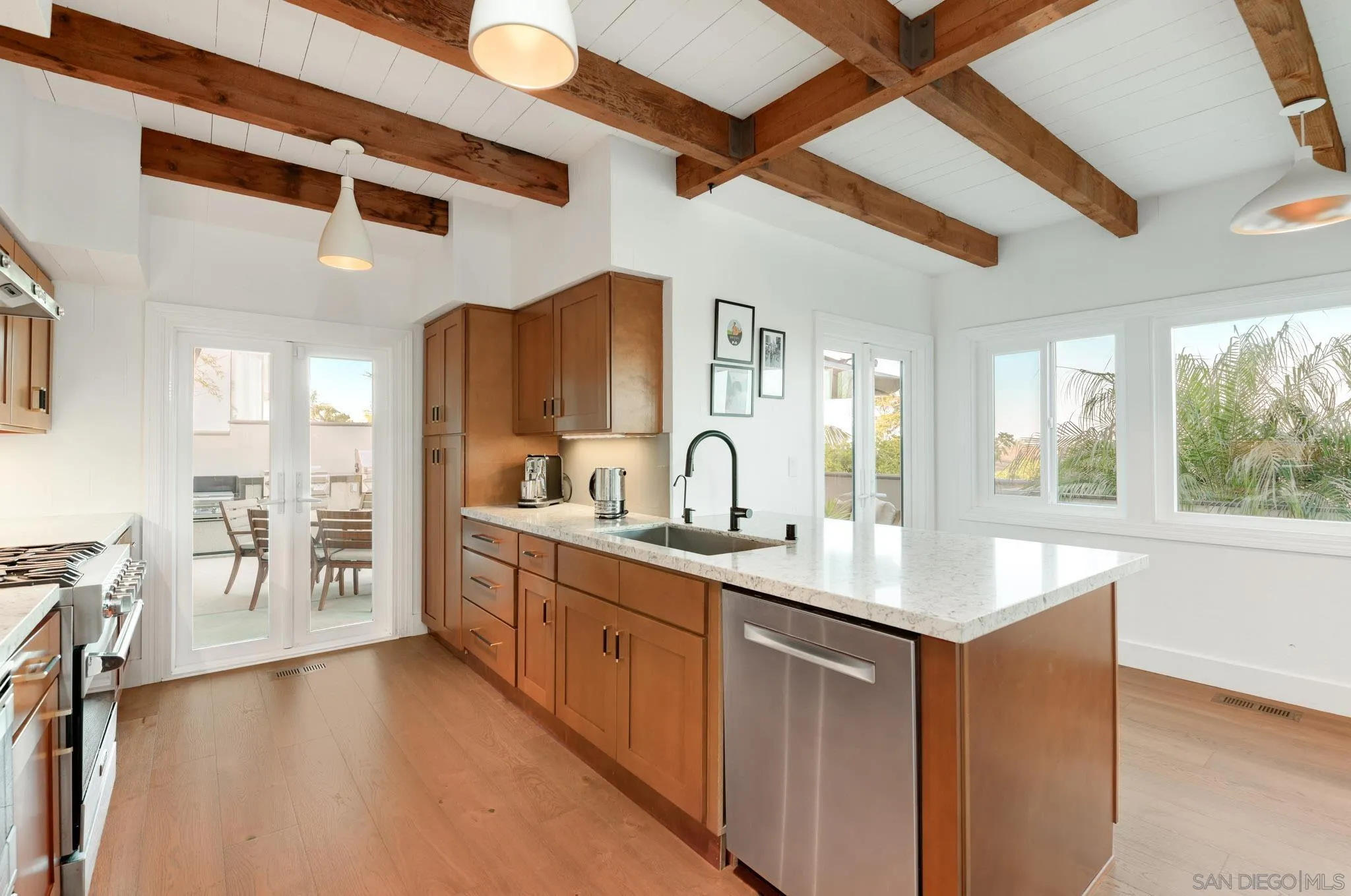 https://cdn.realtyfeed.com/cdn/127/260012423/1f6bb67868955680648187d606eae9ef.webp