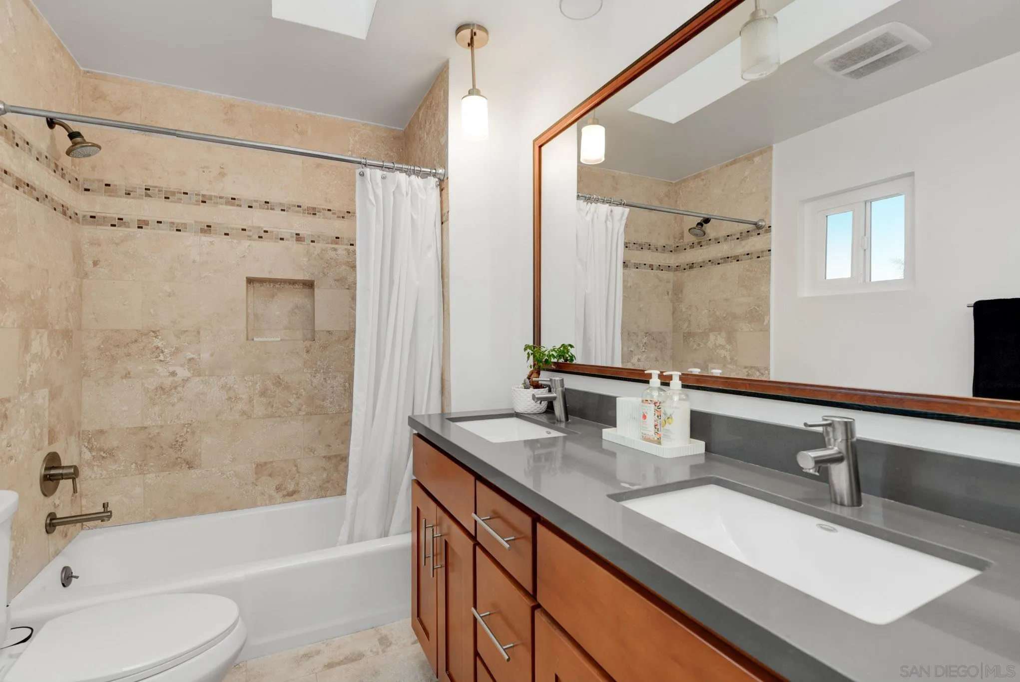 https://cdn.realtyfeed.com/cdn/127/260012423/3ea044f0b676f723081af961bf48dbfe.webp