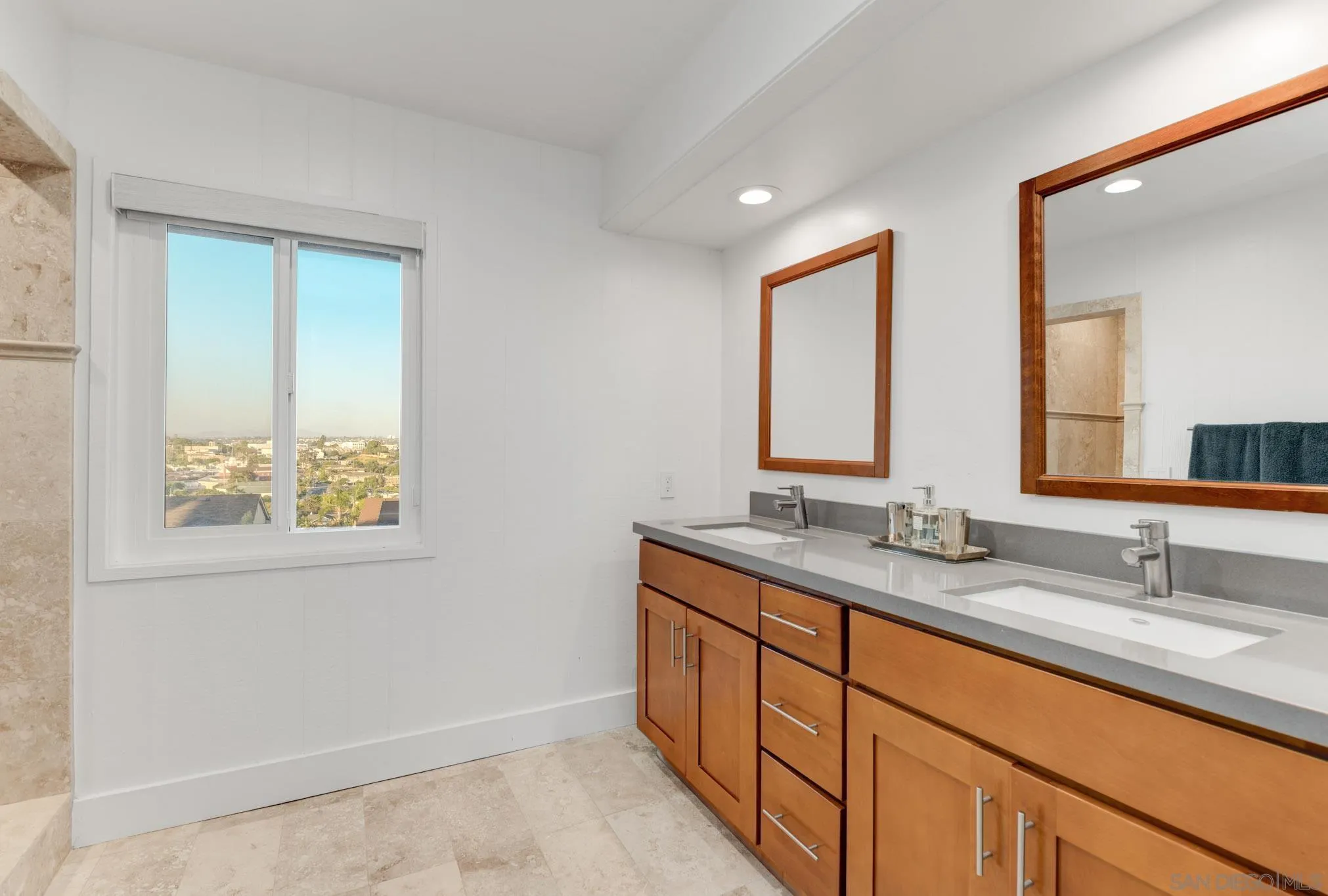 https://cdn.realtyfeed.com/cdn/127/260012423/5aaffbef6e84aad975c3a6c389290476.webp