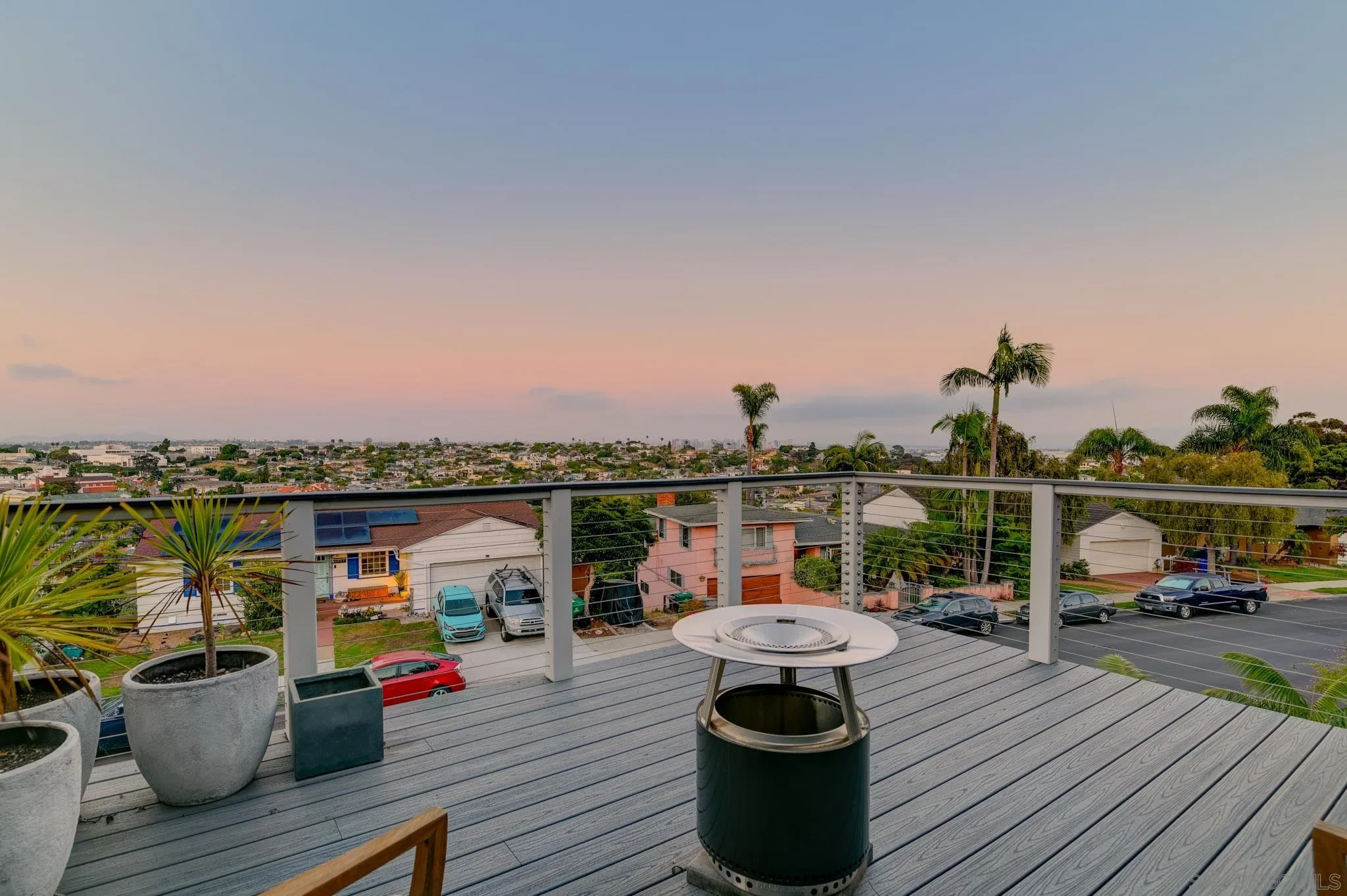 https://cdn.realtyfeed.com/cdn/127/260012423/88cafea609c7a3020f9921f34310bb6d.webp