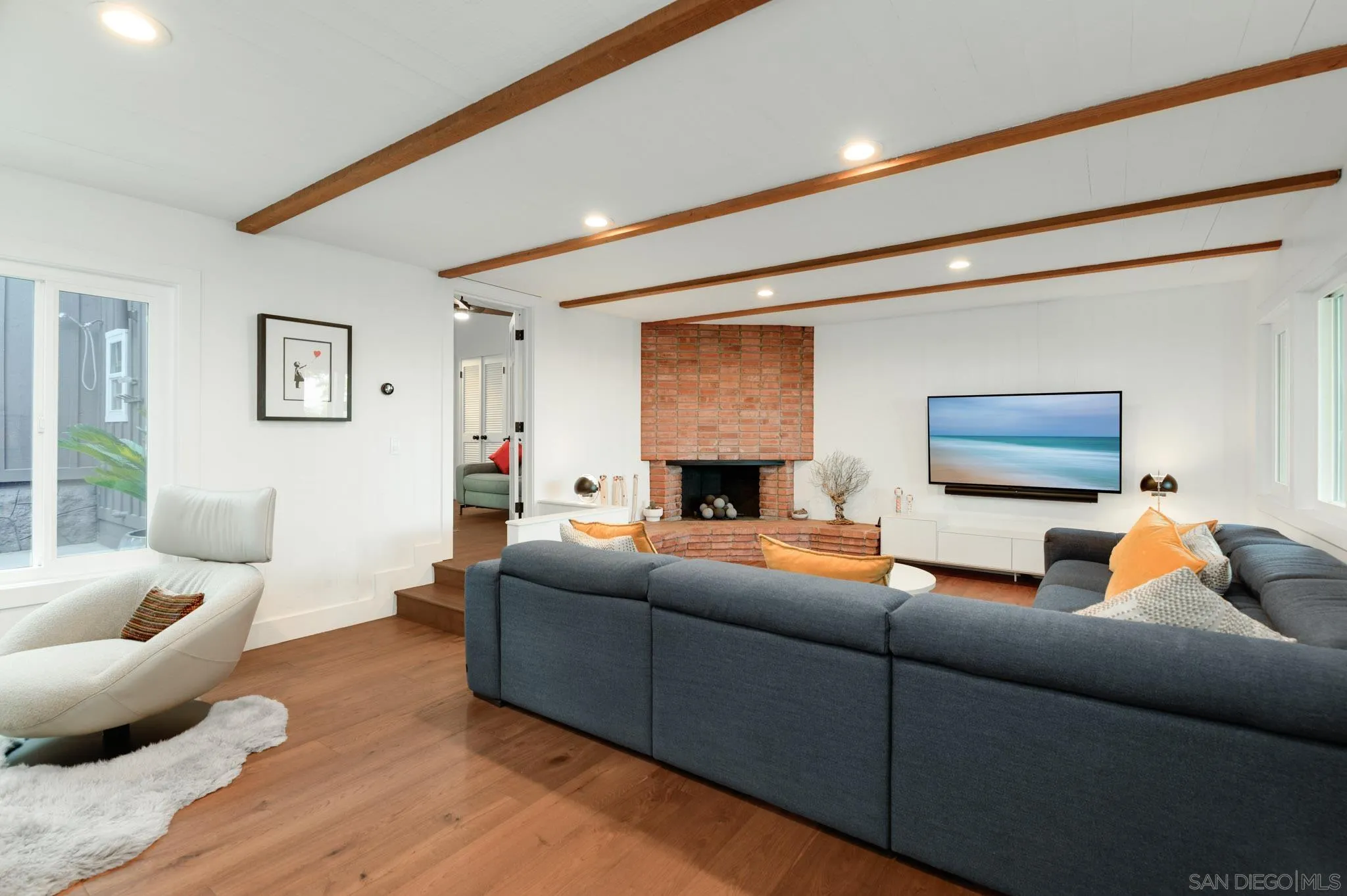 https://cdn.realtyfeed.com/cdn/127/260012423/bfbad12735f0b5a09b921a3f70a64dfb.webp