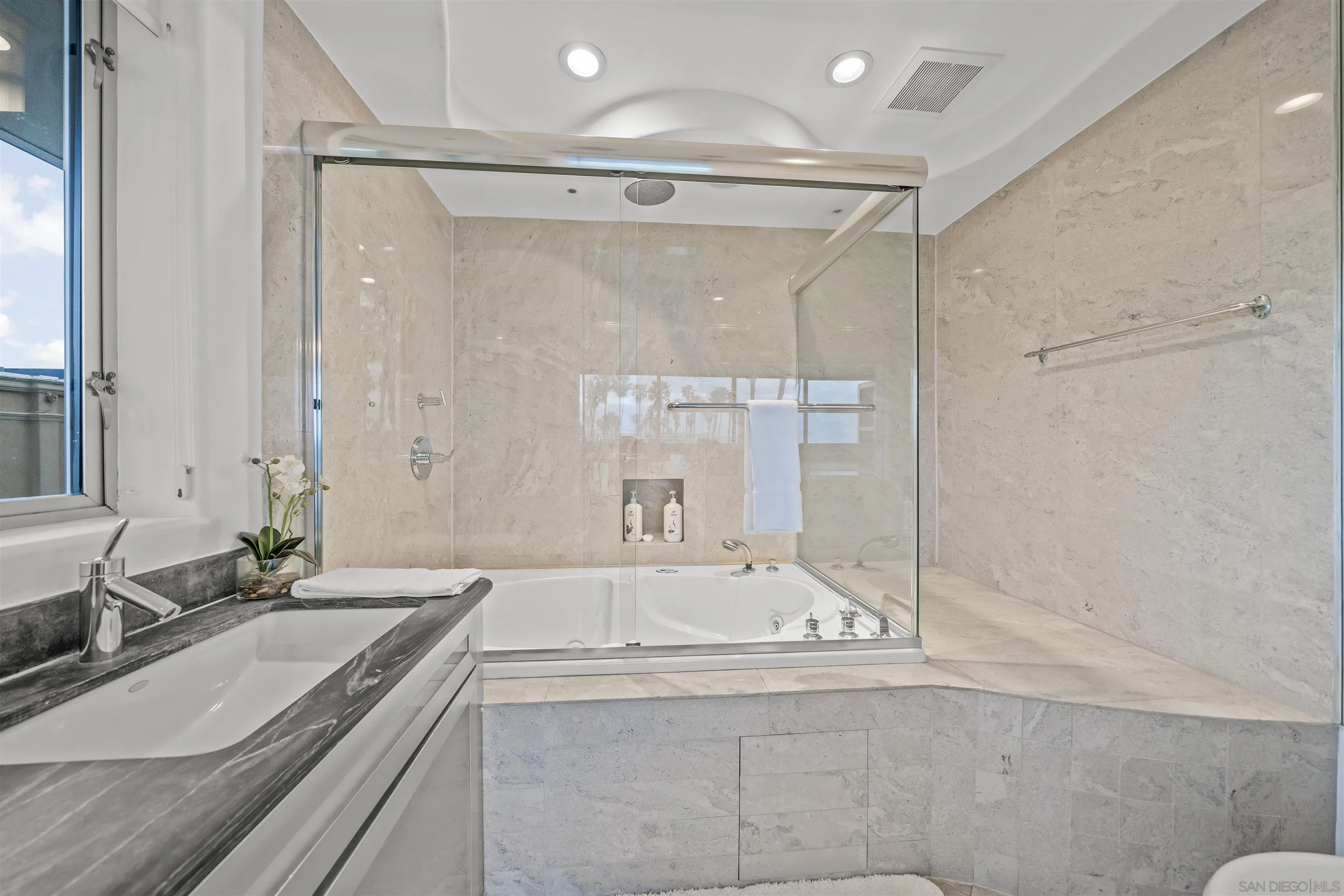 Photo #15: 260012425 Listing: Photo #15