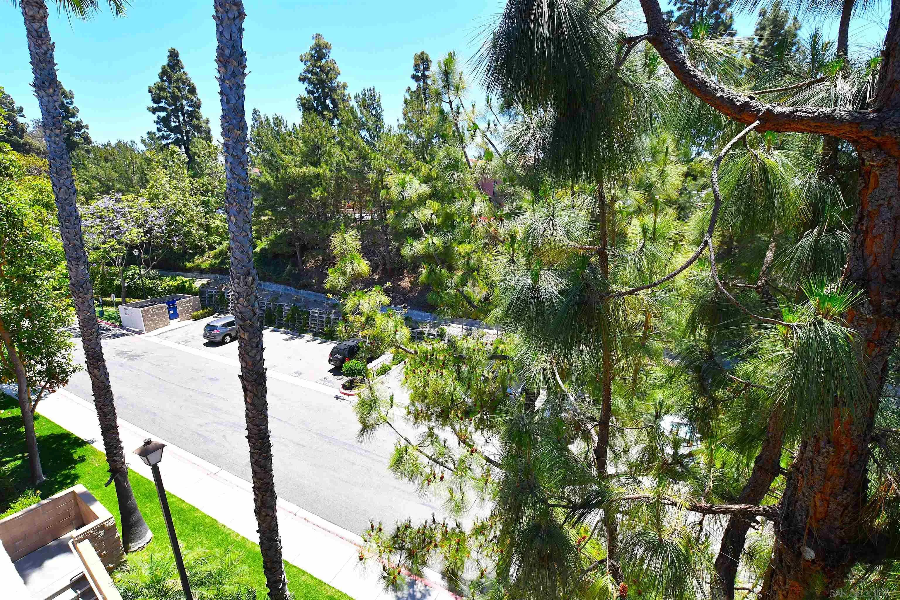 https://cdn.realtyfeed.com/cdn/127/260012426/0d2d923554f733bafc24f082ab18f02a.webp