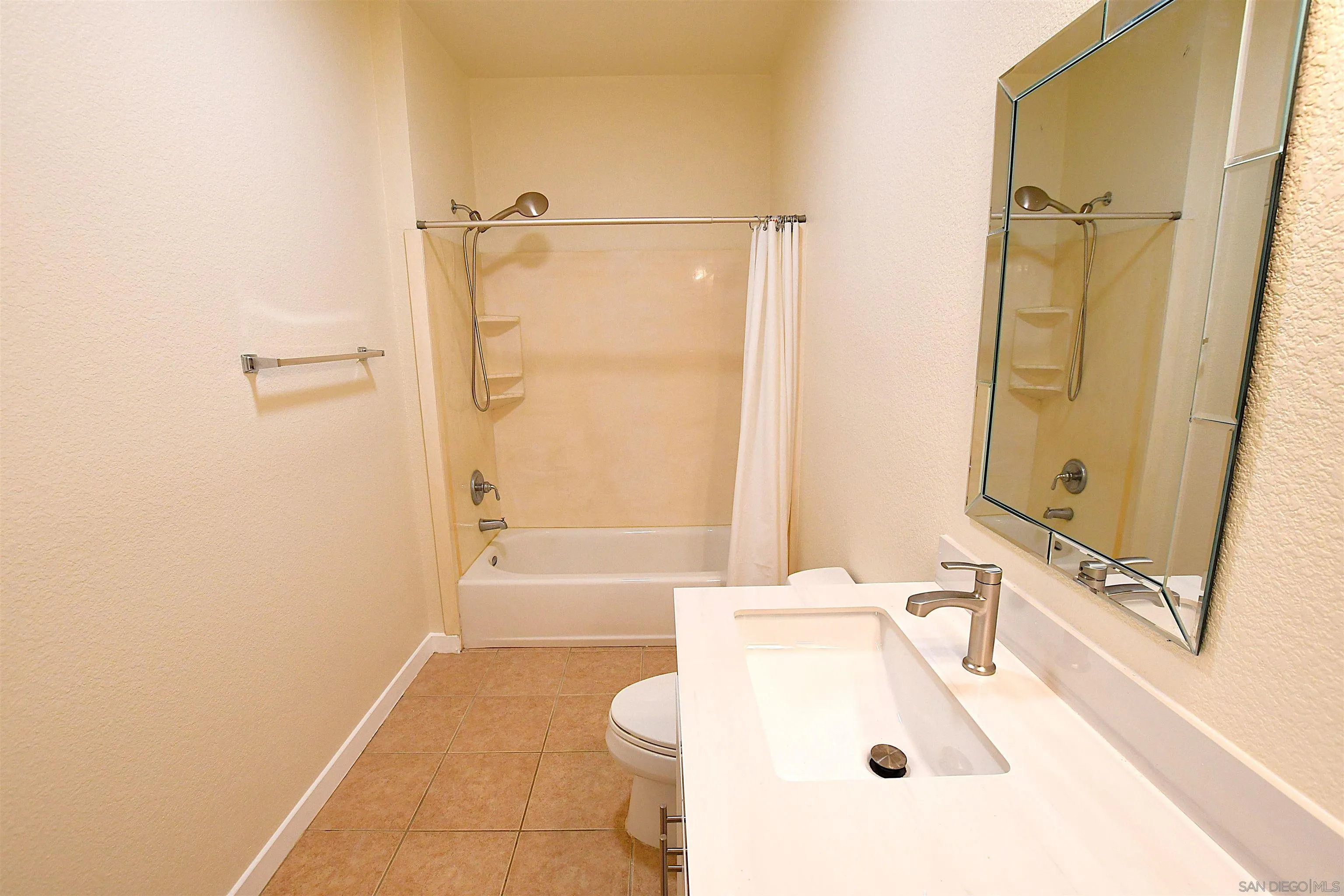 https://cdn.realtyfeed.com/cdn/127/260012426/6b2f680a3480caca5d4ce656a41dd307.webp