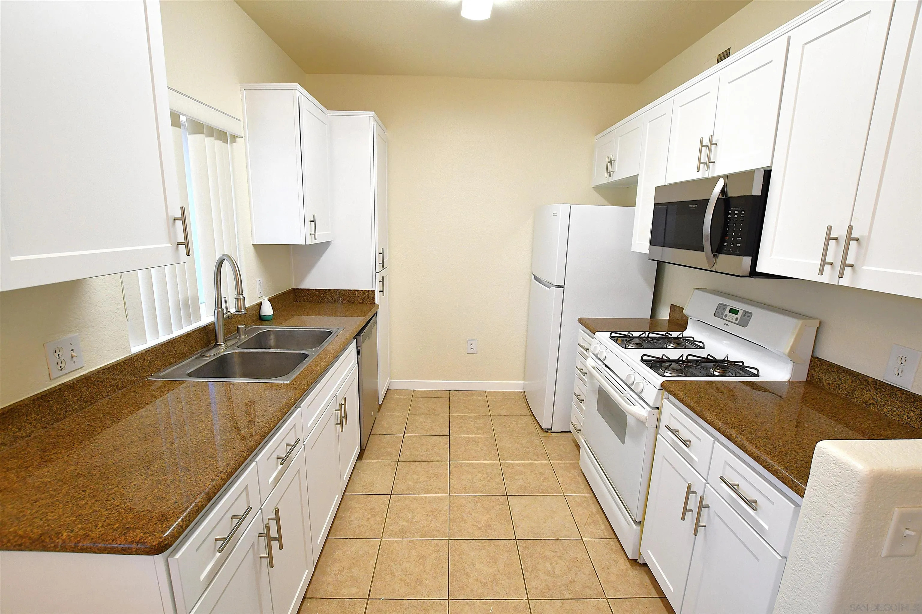 https://cdn.realtyfeed.com/cdn/127/260012426/6d195b84e1e828af54c498ce3c79ea49.webp