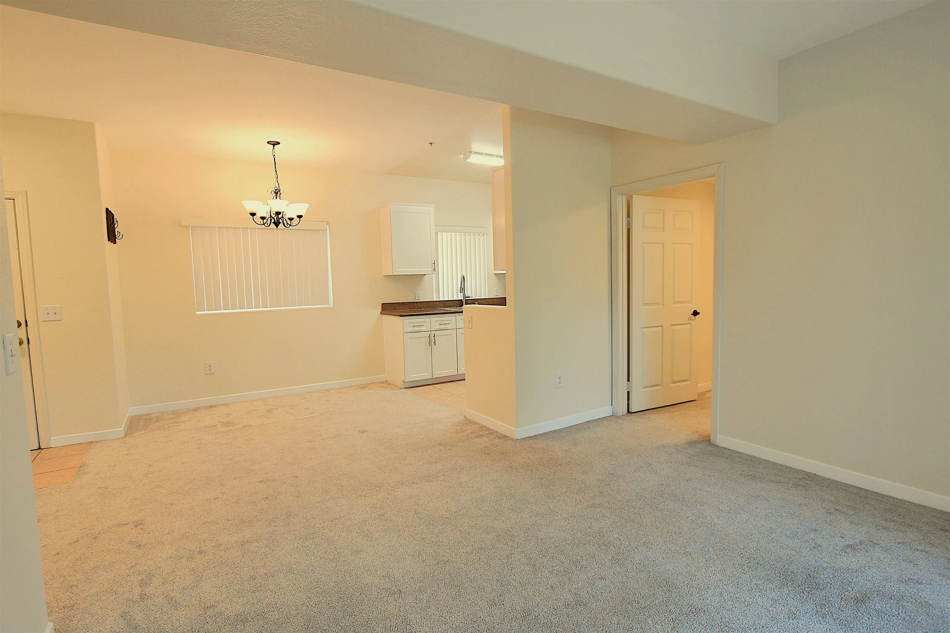 https://cdn.realtyfeed.com/cdn/127/260012426/7bb0b2e6aadfbd073a962660dca74a98.webp