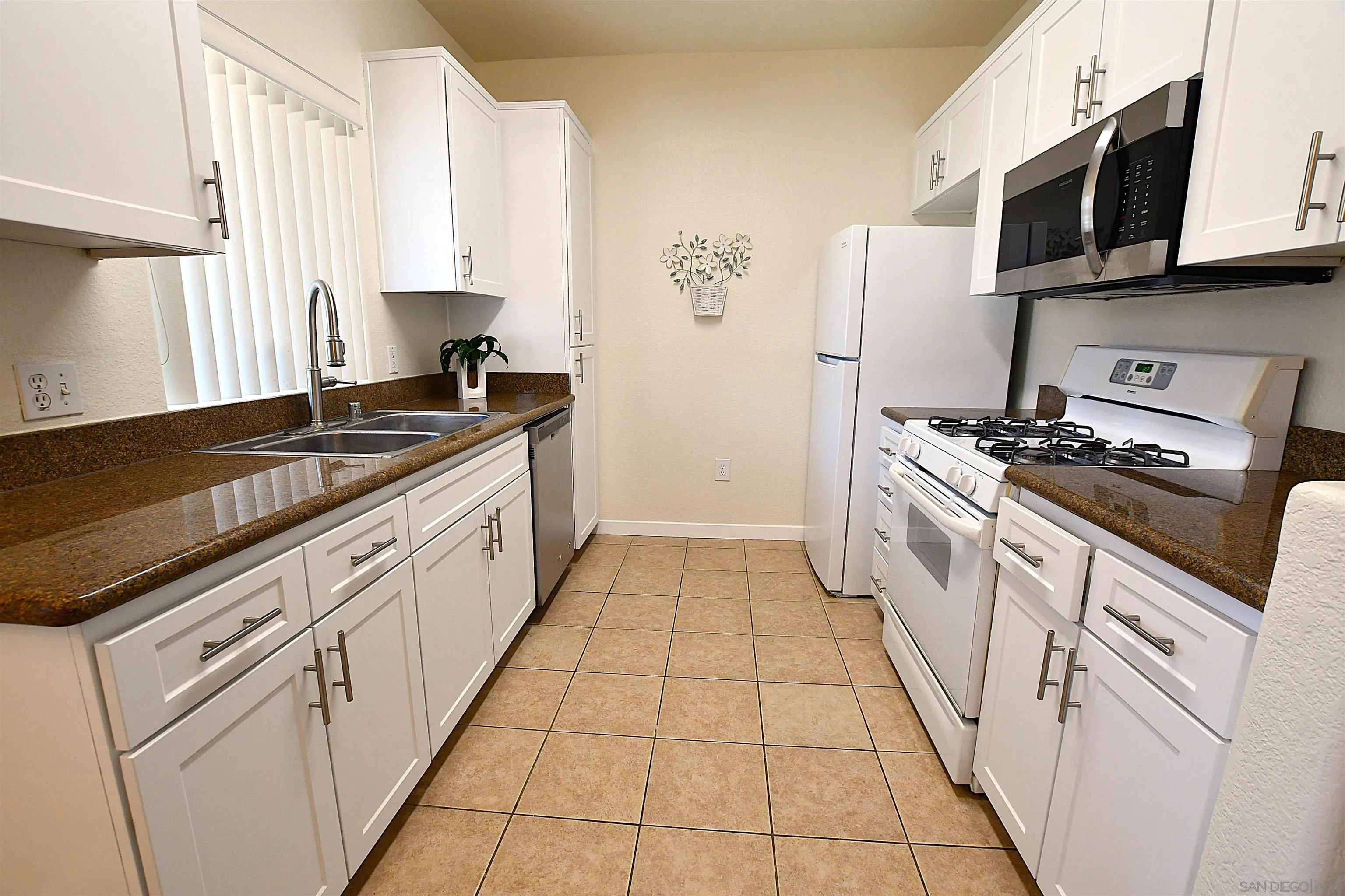 https://cdn.realtyfeed.com/cdn/127/260012426/90cdf57ecfdef0df0c268819fe5d49cc.webp