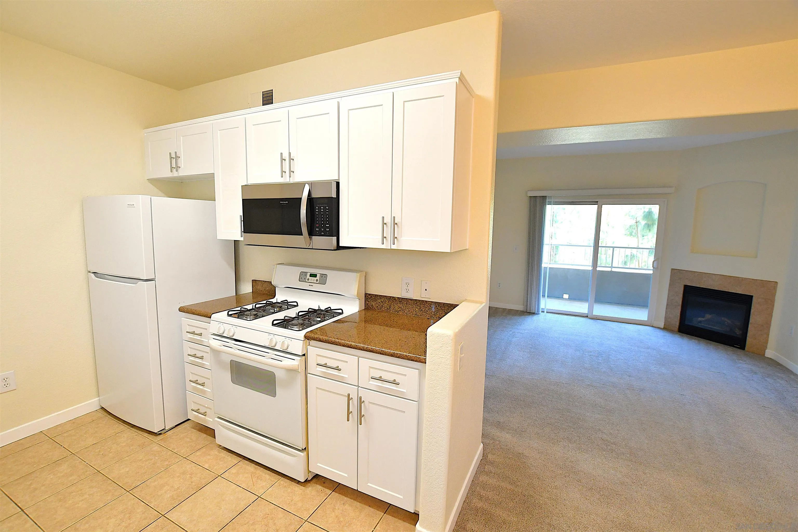 https://cdn.realtyfeed.com/cdn/127/260012426/b2cc85d03937a6788f58621af8f06a9b.webp