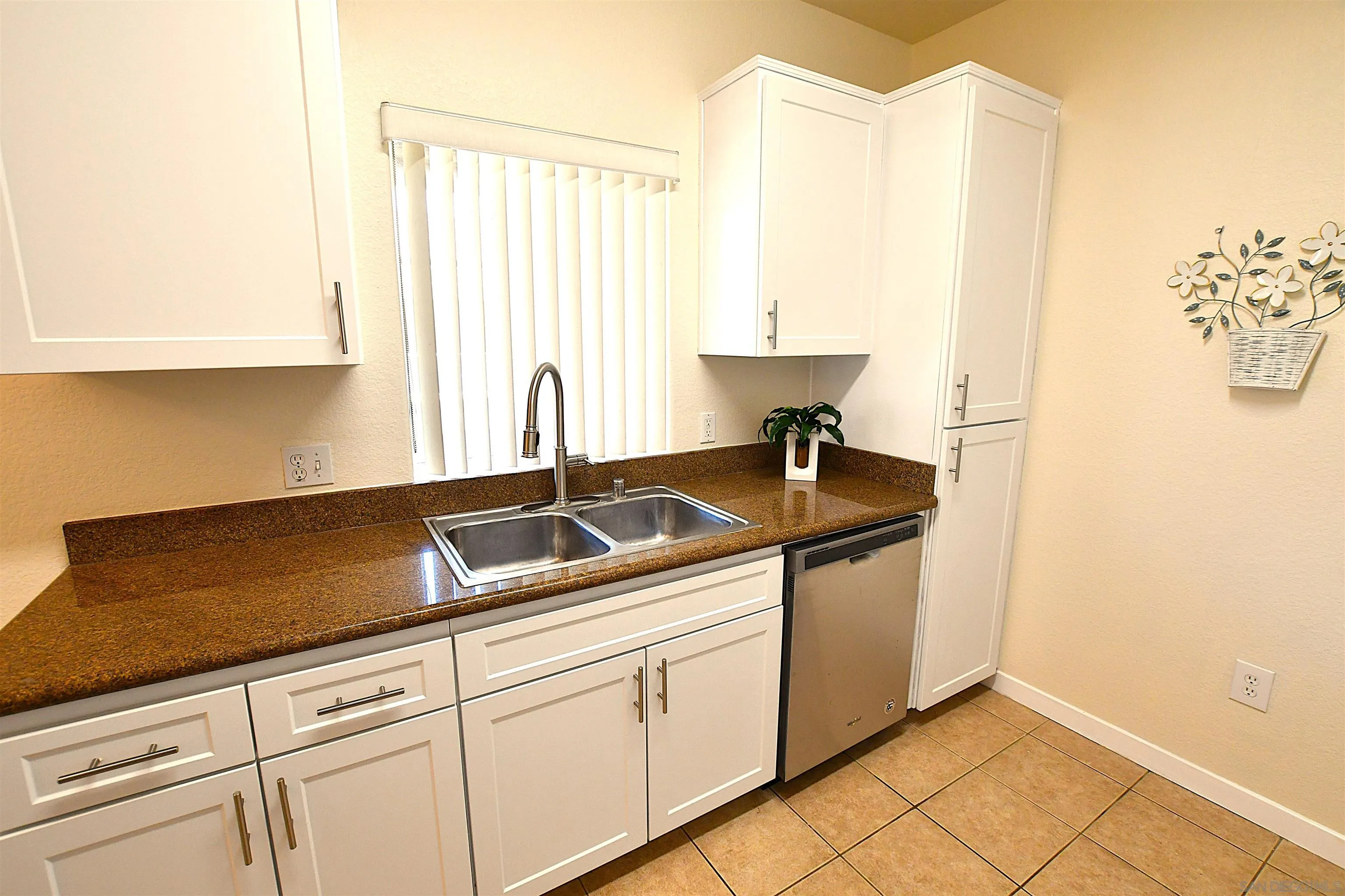 Photo #27: 260012426 Listing: Photo #27